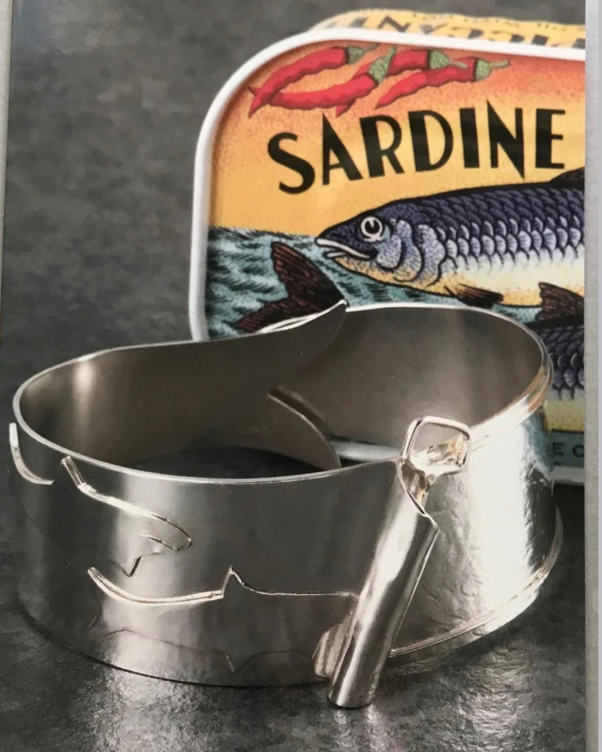 I am a huge mega fan of this amazing sardine bangle by @julianwarrenderjewellery !! The coolest cuff for cool people only.. 🐟
Sterling silver, &pound;450