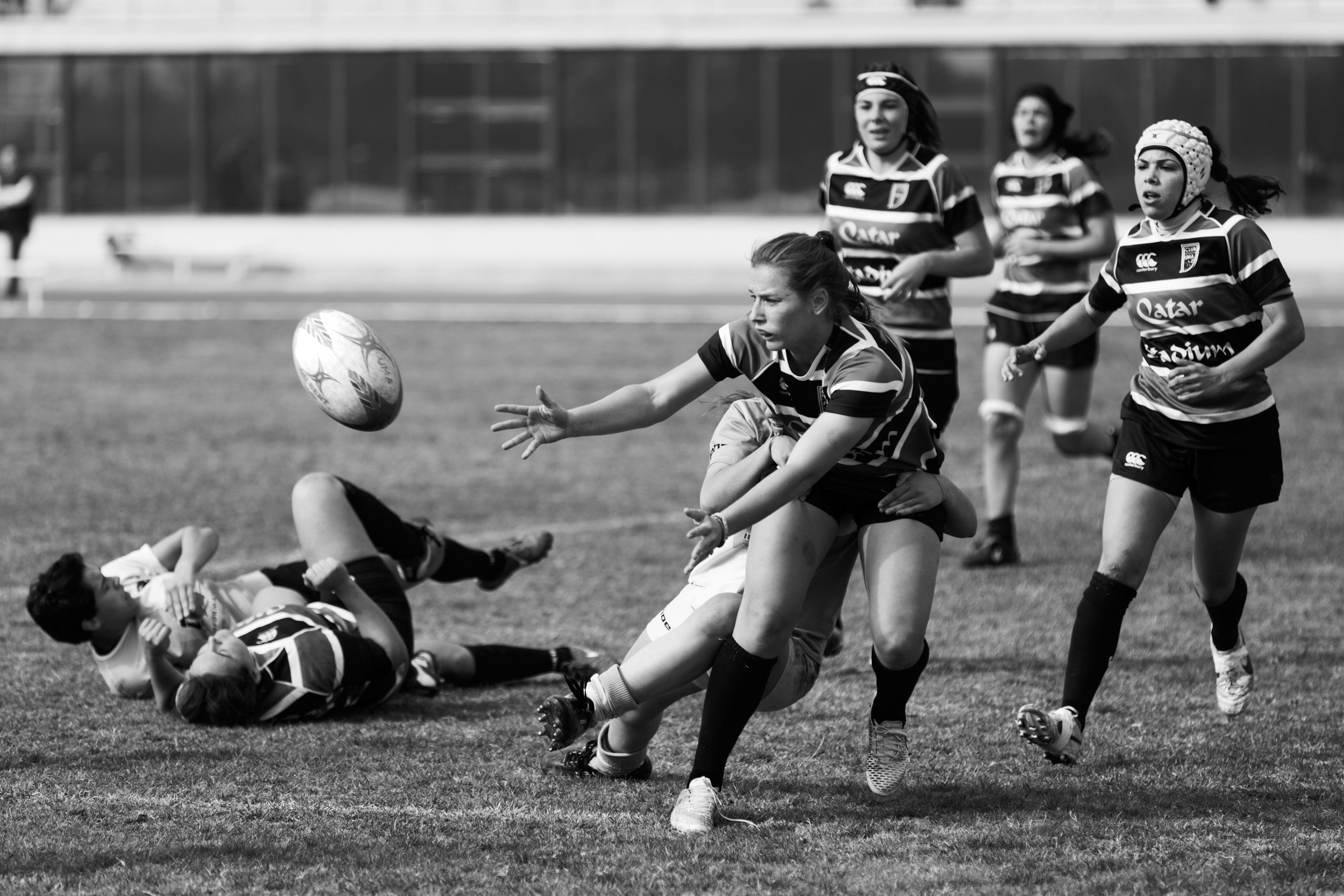 Woman playing rugby- therapy for athletes, sports psychology