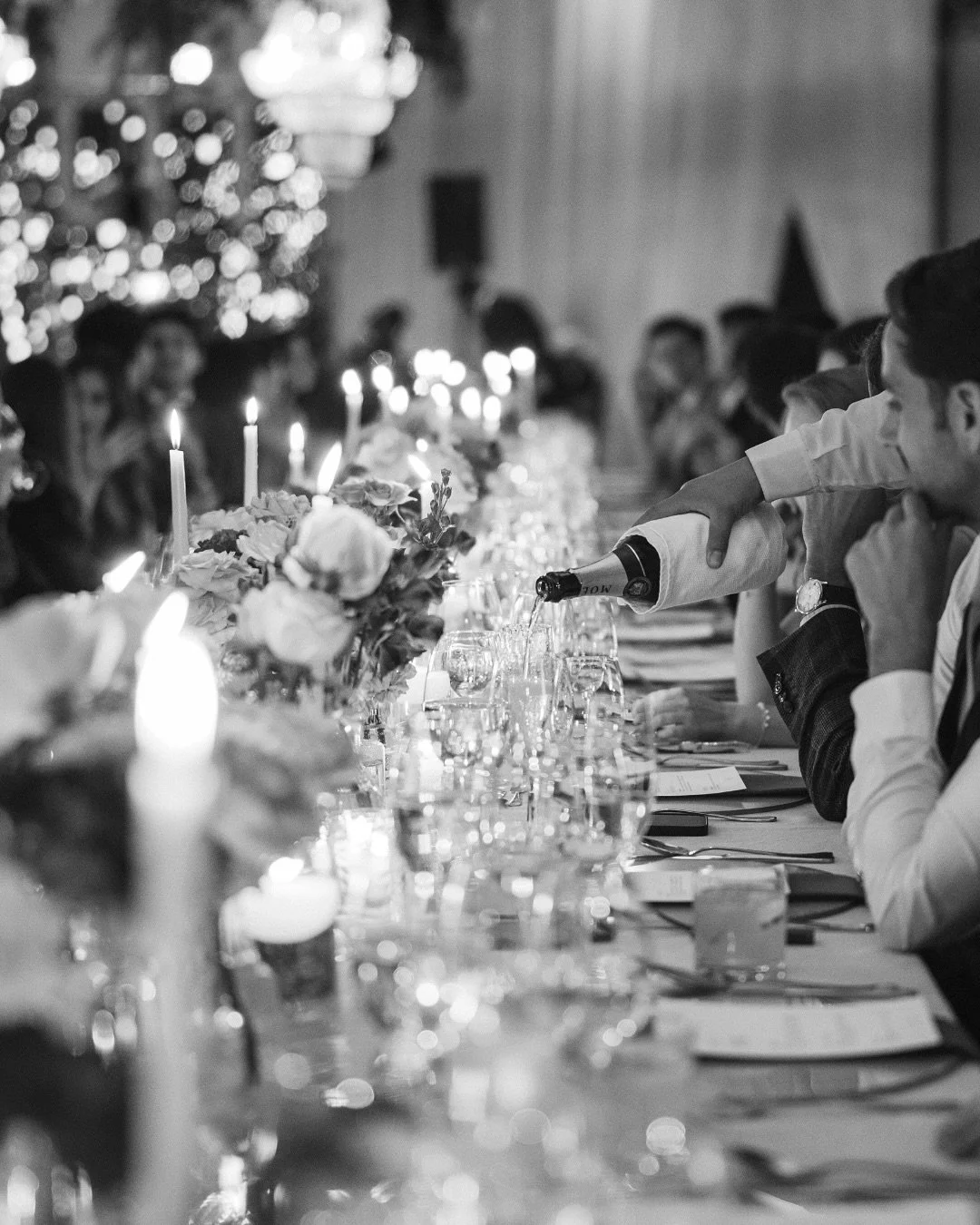 Entre films y digitales✨ as&iacute; fu&eacute; la fiesta de Vane y Diogo❤️
.
.
.
@luisenfant 
@monicacisneroswp 
@lapalma.ec 
.
#destinationwedding #ecuadorwedding #weddingphotographer #justmarried #wedding #bodasguayaquil #bodasecuador #weddingphoto