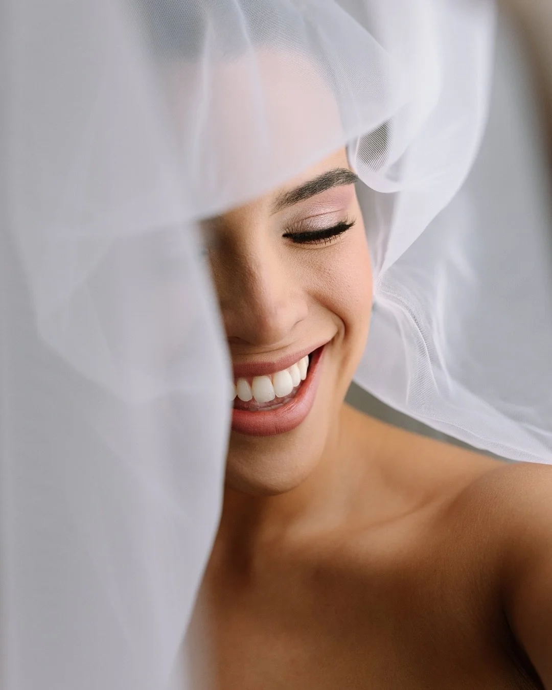 A little glimpse of Cristi &amp; Galo, right from the start. ✨
.
.
@estefaniasancho_wp 
@enfoque_films 
.
.

#destinationwedding #ecuadorwedding #weddingphotographer #justmarried #wedding #bodasguayaquil #bodasecuador #weddingphotography #bridetobe20