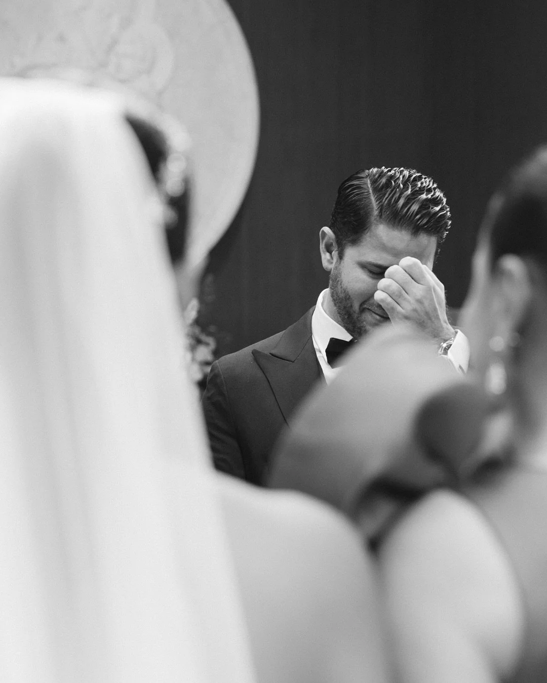 And now&hellip; some candids.❤️
. 
.
.
@estefaniasancho_wp 
@enfoque_films 
.
.

#destinationwedding #ecuadorwedding #weddingphotographer #justmarried #wedding #bodasguayaquil #bodasecuador #weddingphotography #bridetobe2026 #ecuadorweddingphotograph