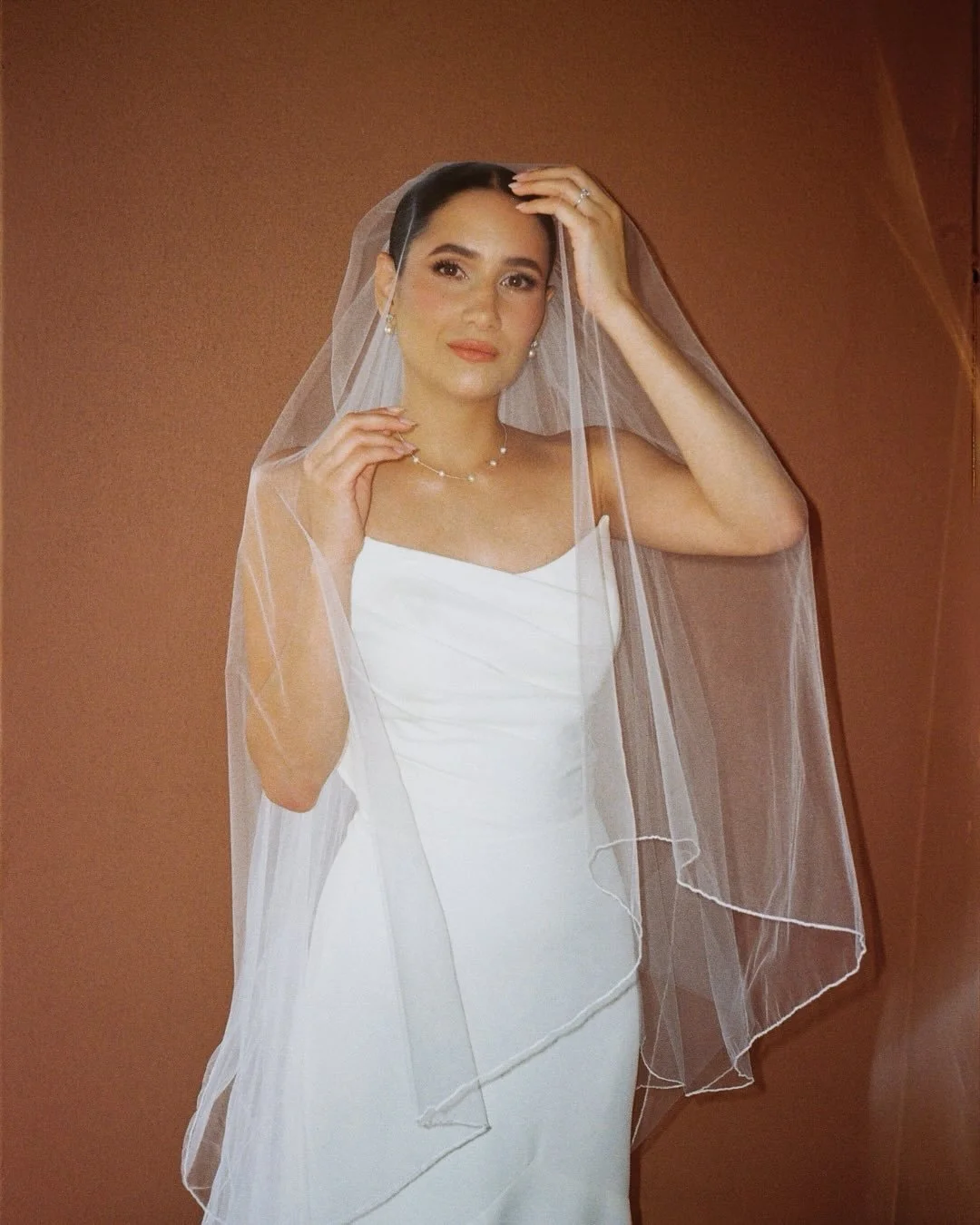 Un poquito de la &uacute;ltima boda 2025 en 35mm 🎞️❤️&zwj;🔥😍 
Marita y Dani 🤍
.
.
.
@bridetov_planners 
@ssur.lab 
@live_musicb 
@danielamackliff.events 
.
.

#destinationwedding #ecuadorwedding #weddingphotographer #justmarried #wedding bodasgua