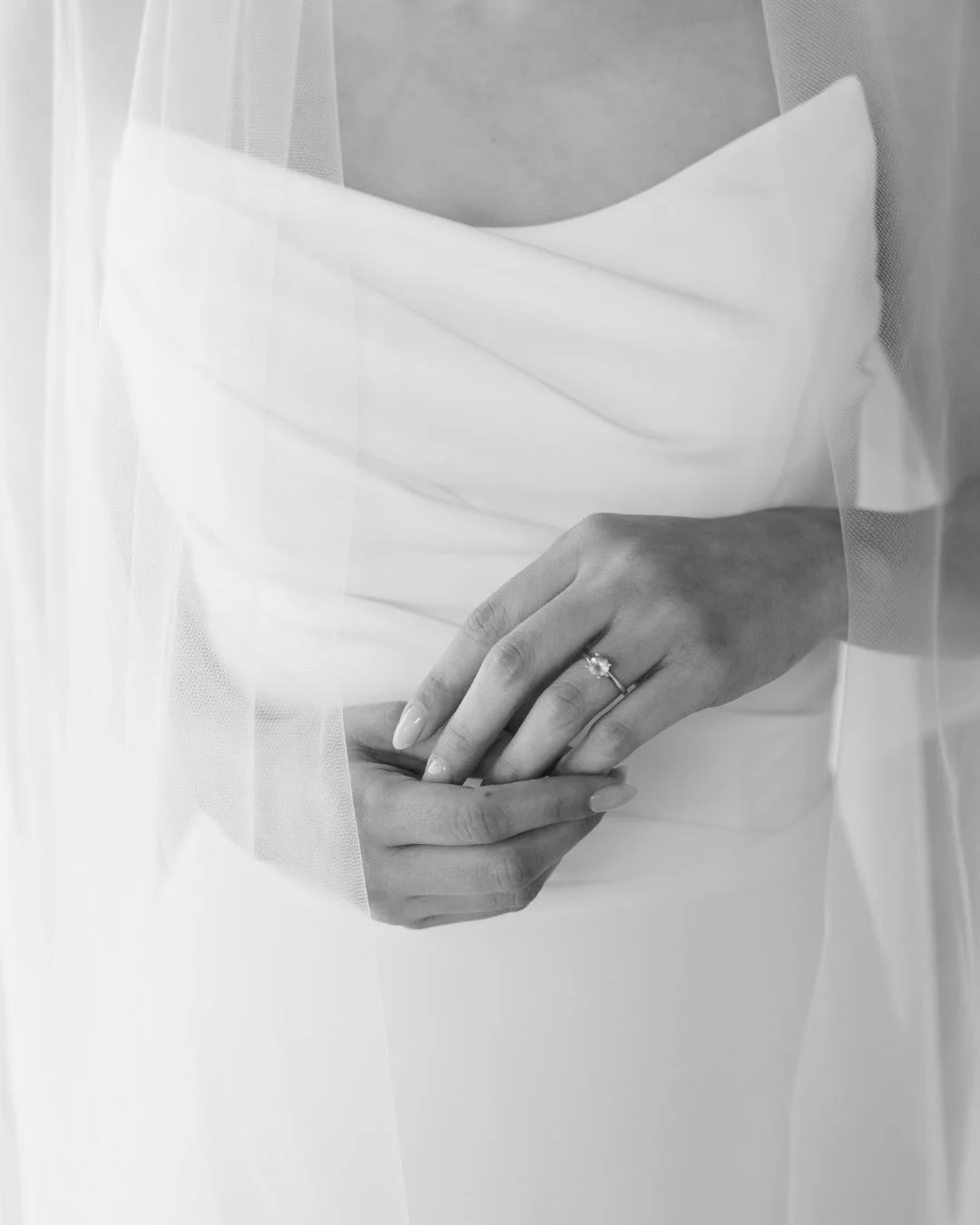From getting ready details, through candids, ➡️
right up to the last photo💥.
.
.
.
@bridetov_planners 
@live_musicb 
@danielamackliff.events 
@florigen.flowers 
.
.
#weddingphotographer #bodasecuador #bridetobe2026 #ecuadorweddingphotographer #beach