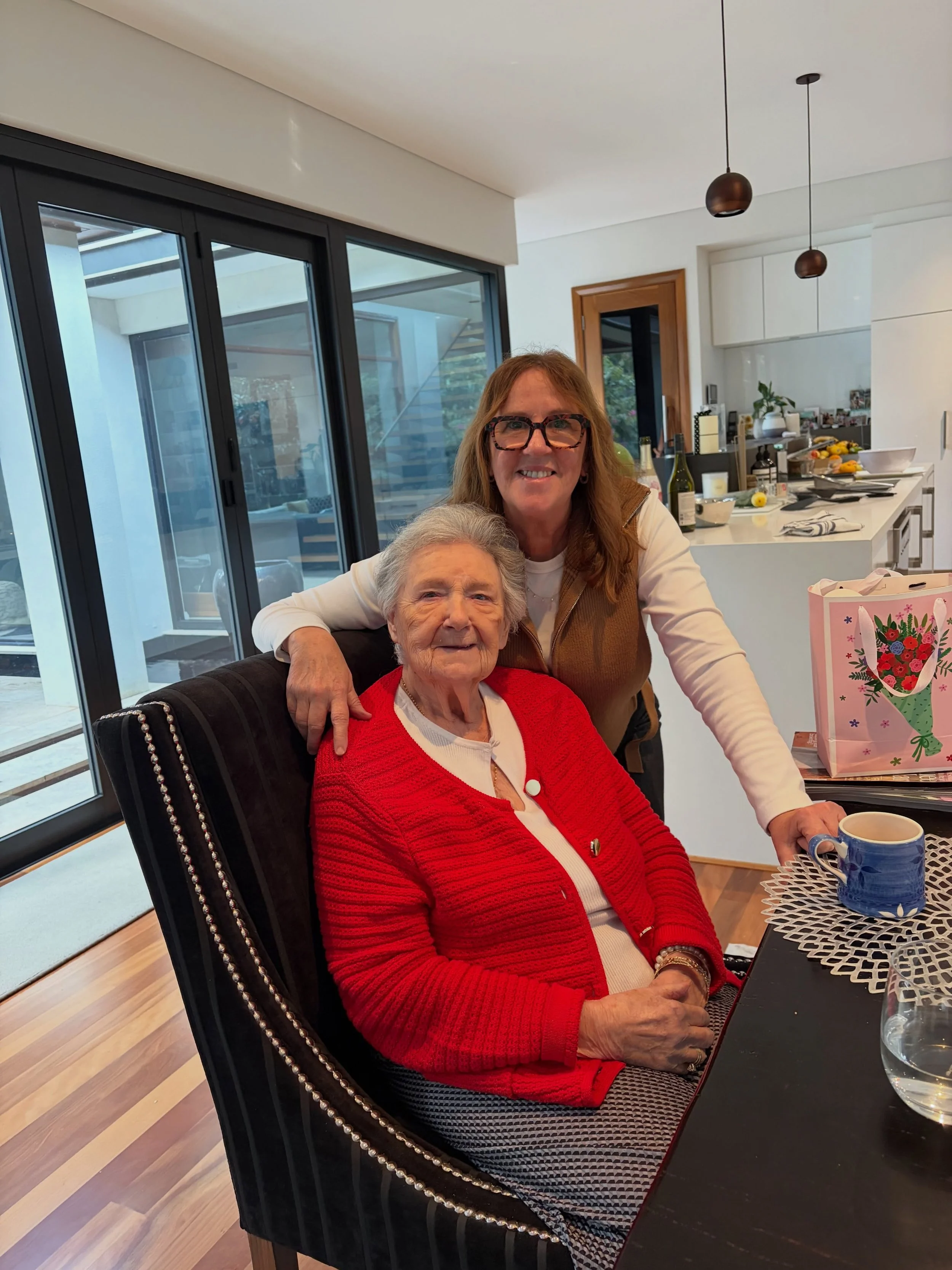 It was a day off the tools today to spend the day with my mum for her birthday 🥳🎂🥂

We had champagne, fish and chips plus apple crumble - a feast fit for a queen 👑

Oh and some gifts were involved too 🫢

There are lots of things I love about lif