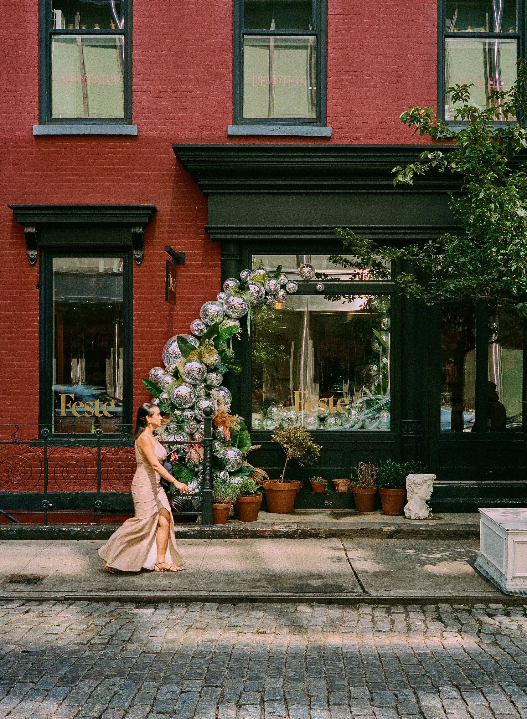 SJC_FUJ_GS645_KodakPortra400iso400_Somewhere in Soho.jpg