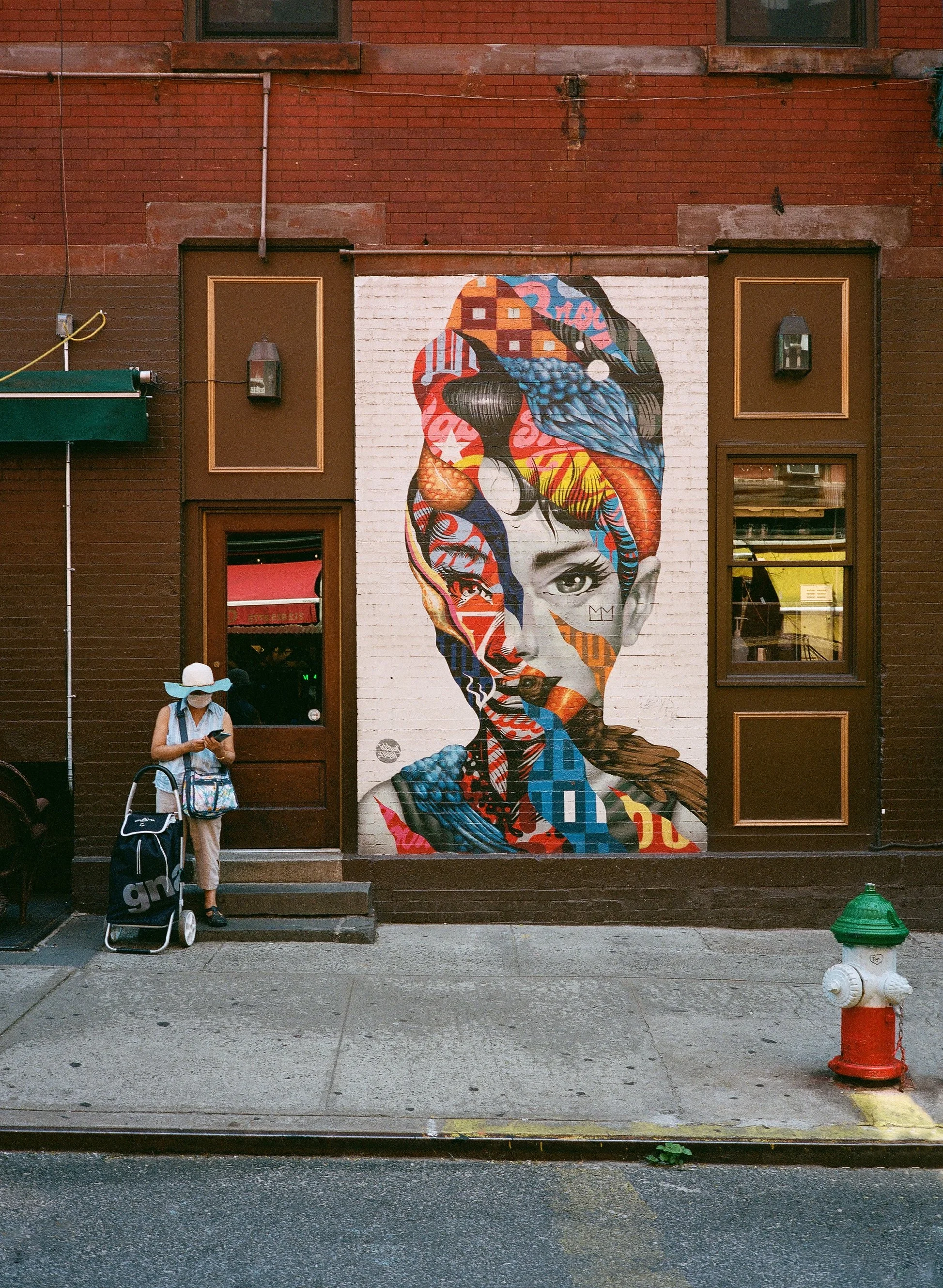 SJC_FUJ_GS645_KodakPortra400iso400_Two ladies.jpg