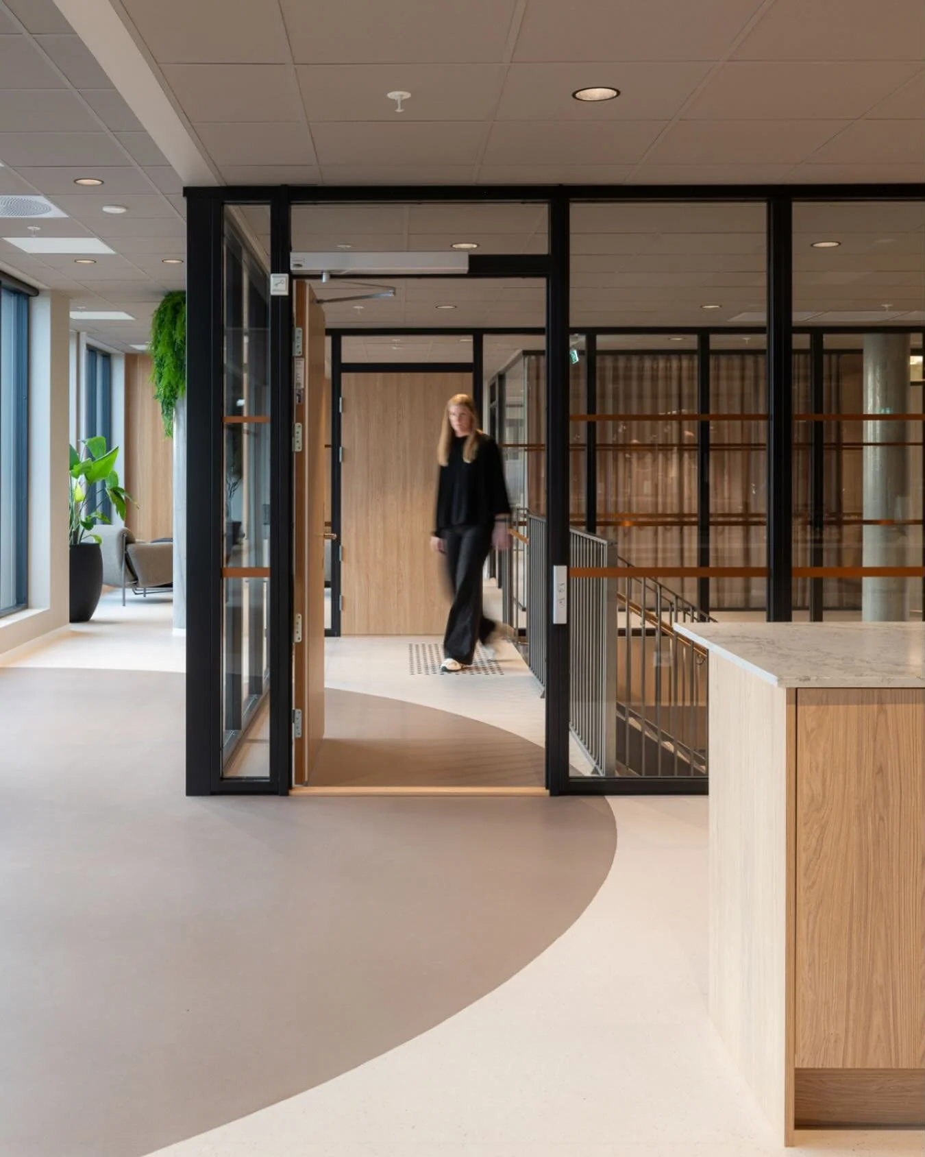 Hos &Aring; Energi har vi utviklet et moderne, ansvarlig og fleksibelt arbeidsmilj&oslash; &ndash; skreddersydd for b&aring;de dagens og fremtidens behov.

Foto: Niklas Hart