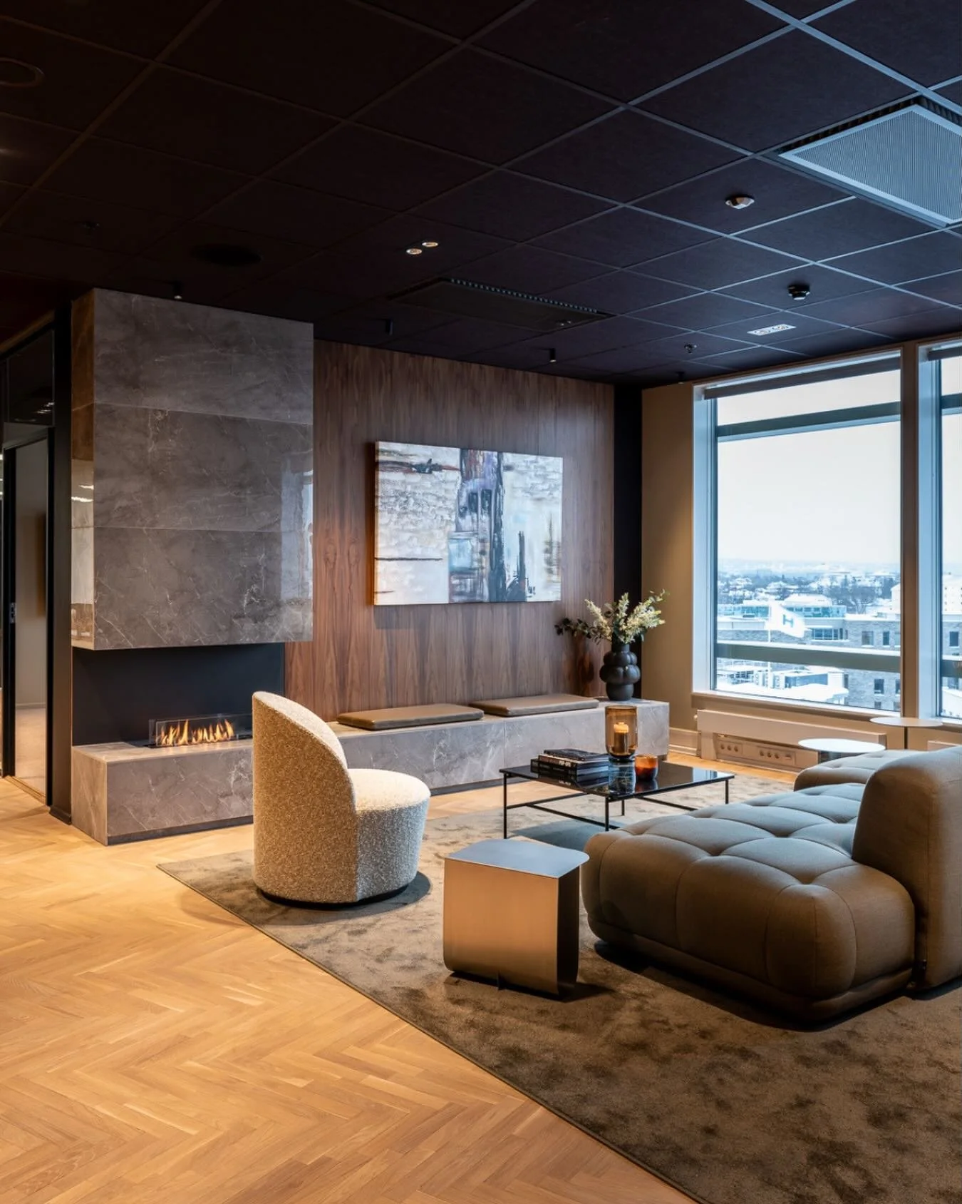 I House of QNTM ble vi tidlig enige om at en peis var viktig &aring; f&aring; med, som noe levende med bevegelse og varme 🔥

Foto: Niklas Hart