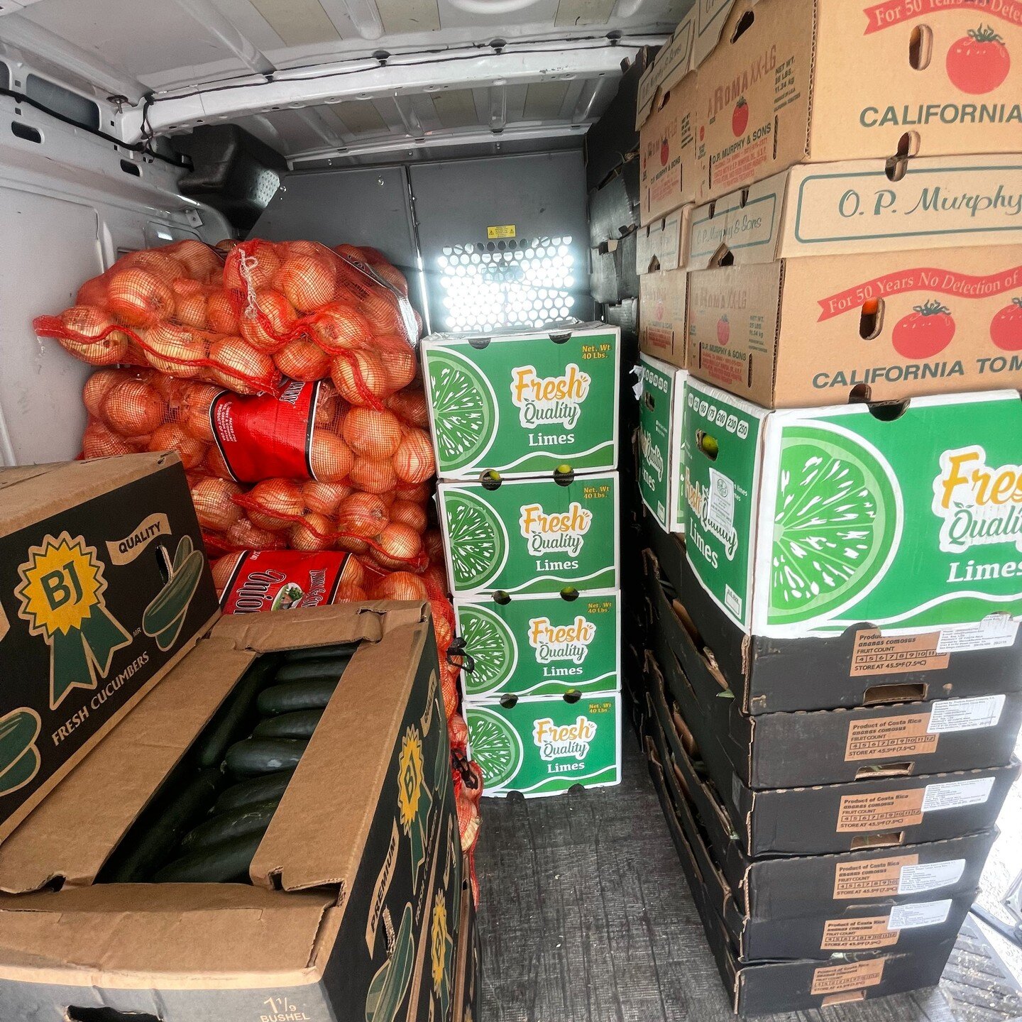 We offer pick-up and delivery services, Come visit us here at the 7th street produce market!

Ofrecemos servicio de entrego y para recoger, vengan a visitar nos aqu&iacute; en la 7th street produce market!

#dtla #downtownlosangeles #wholesaleproduce