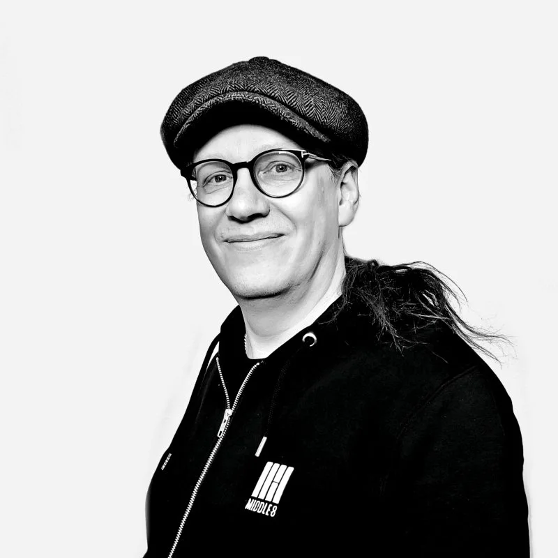 MIDDLE8 LAAJENTAA PALVELUVALIKOIMAA

Toiveisiinne on vastattu! K&auml;ynnist&auml;mme oman valo- ja visuaalisen tuotannon osaston 🔦

Uutta valo- ja visuaalisen tuotannon osastoa johtaa Rockvaloista tuttu Mikko Skytt&auml;. Tiimins&auml; kanssa h&aum