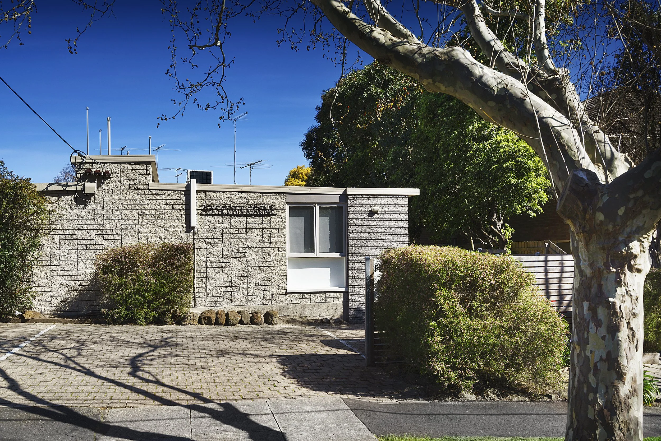 SCOTT8@39 - Front of premises.jpg