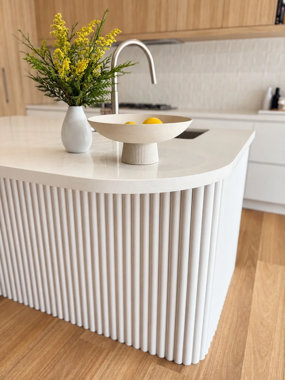 A little kitchen inspiration. 🤍

Soft curves, warm timber and beautiful natural textures.

A timeless palette of light oak, crisp whites and subtle detailing brings warmth and character to this modern coastal kitchen.

From the curved, panelled isla