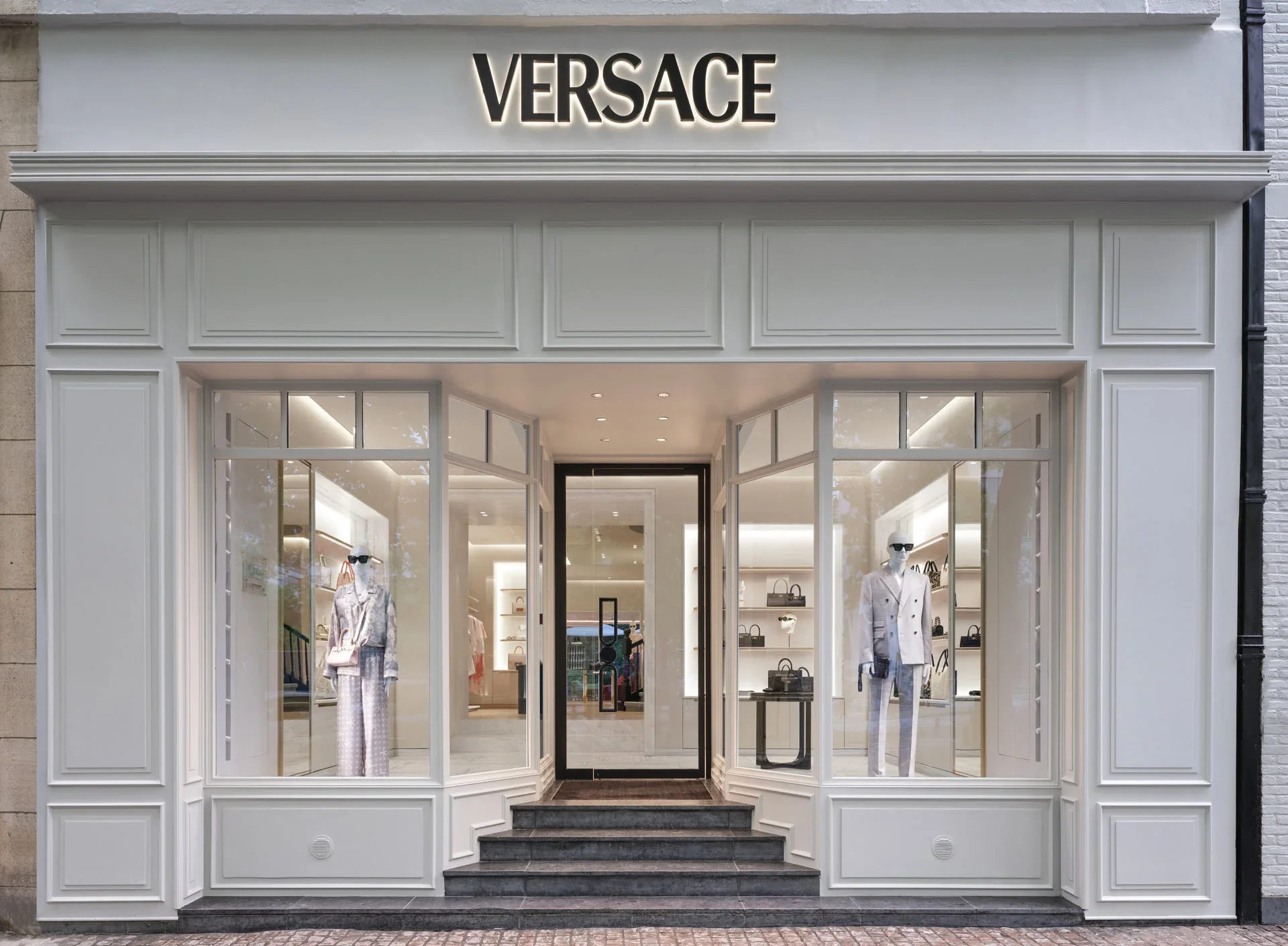 versace-home-boutique-brussels.webp