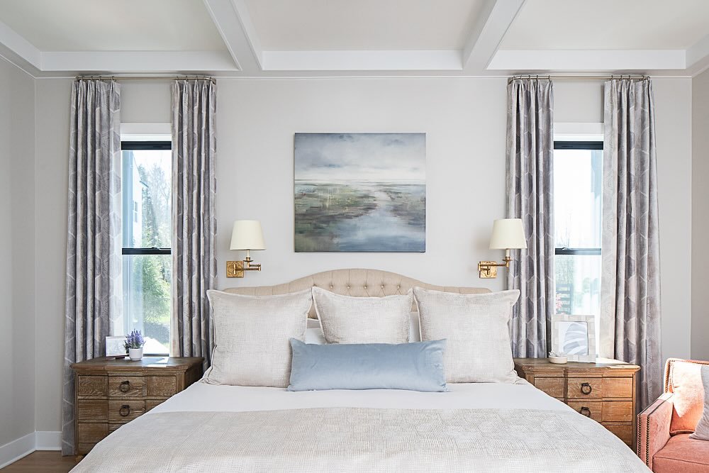 A beautiful calm bedroom for this crazy busy month of May! #ardeninthewood 
*
*
*
* 📷 captured by @kristen.mayfield
*
*
* #primarybedroom #bedroominspo #bedroom #customdrapery #may #itsgonnabemay #brentwoodinteriordesigner #brentwoodtn #jennierebecc