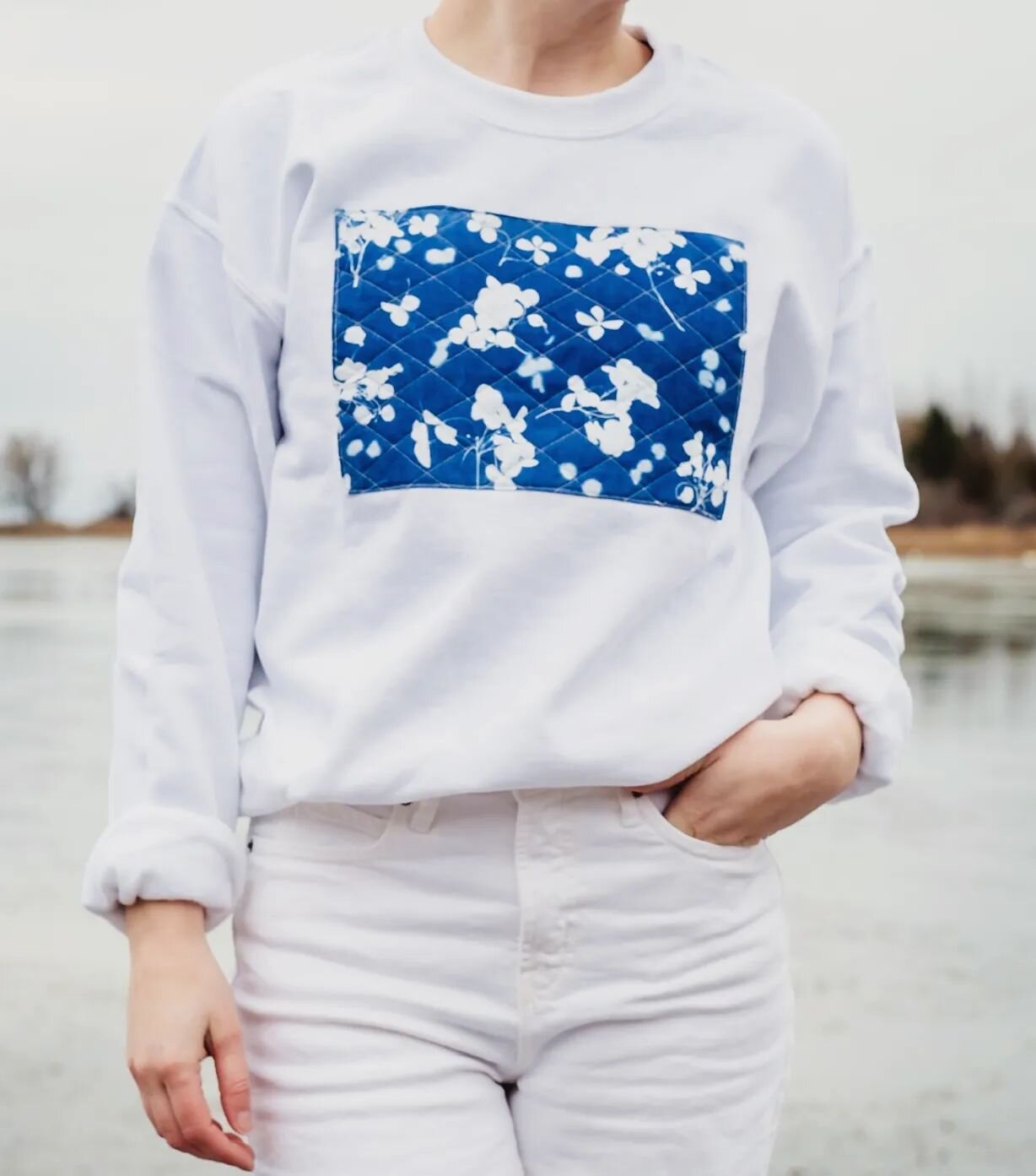 New crewnecks are now available! Each one features a unique print created with a little bit of sunshine and a lot of love. You can find them all at @marketsontario and @thecollectivemarketoshawa 🤍💙

Featured: White Heavy Blend Crewneck with Hydrang