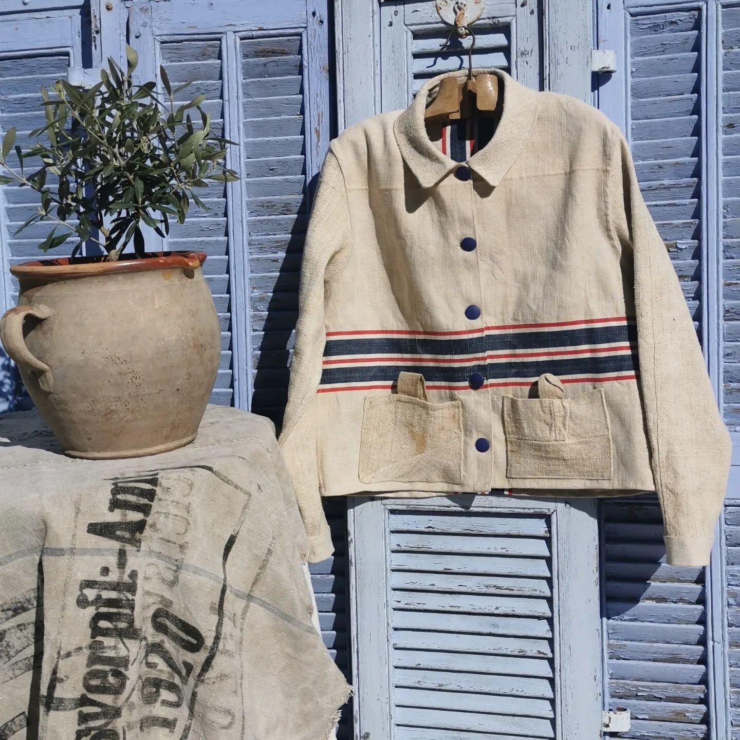 This jacket is made from heavy linen/hemp feed sacks, dating back to the early 1900's. The sacks have red/white and blue stripes representing the French colours.

MADE IN ST REMY DE PROVENCE. FRANCE🇫🇷

WEBSITE LINK IN BIO

#upcycle #bestoftheday  #