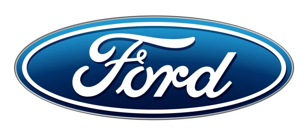 Logo ovale blu della Ford con scritta bianca