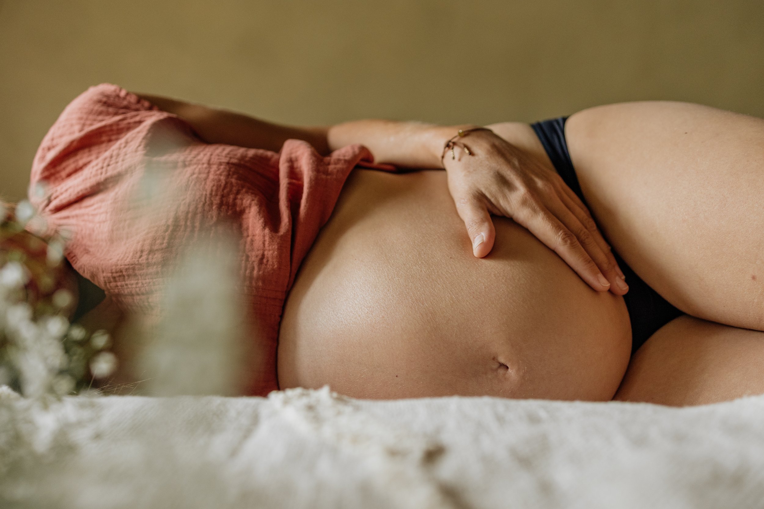 Schwangerschaftsshooting Babybauch Wochenbett Vorarlberg