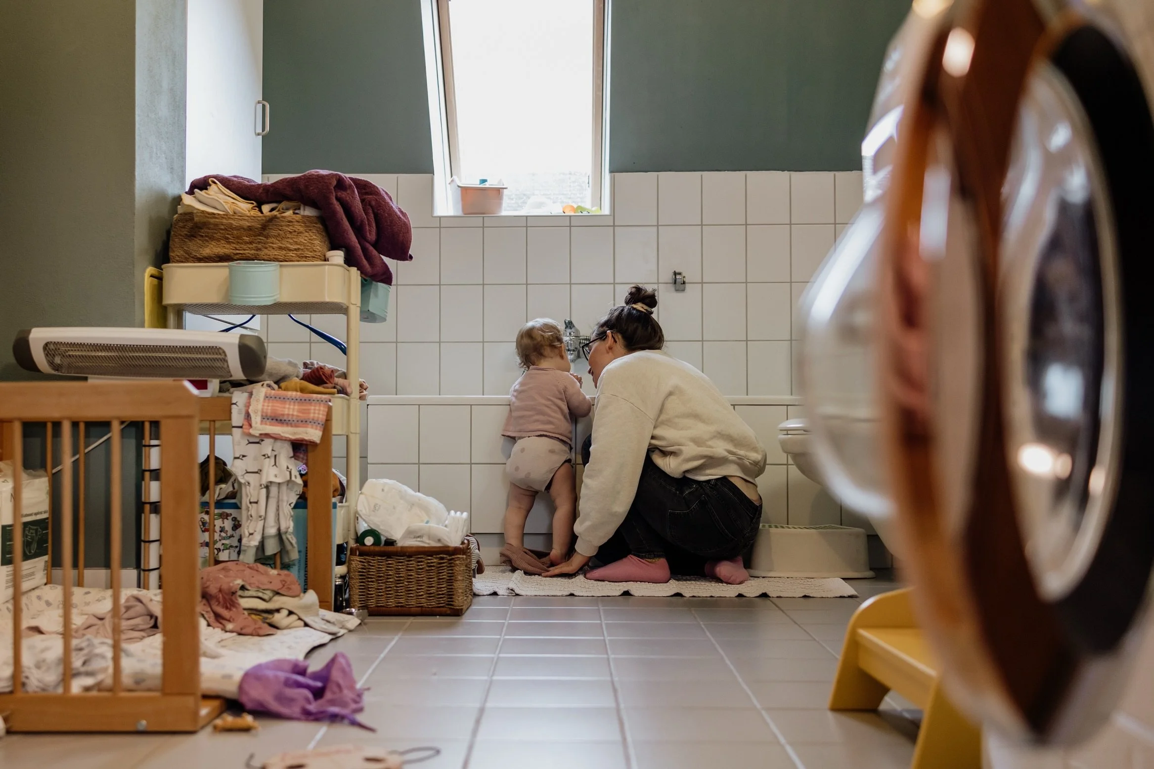 Wir haben Fotos vom Sonntagsausflug, aus jedem Urlaub, vom Geburtstag, von den Kindern aus zig Situationen. Mit Papa, mit Oma und mit jedem Besuch. Aber wer h&auml;lt fest, wie das Badezimmer um 19 Uhr klingt? All das gl&uuml;ckliche Quietschen, das 