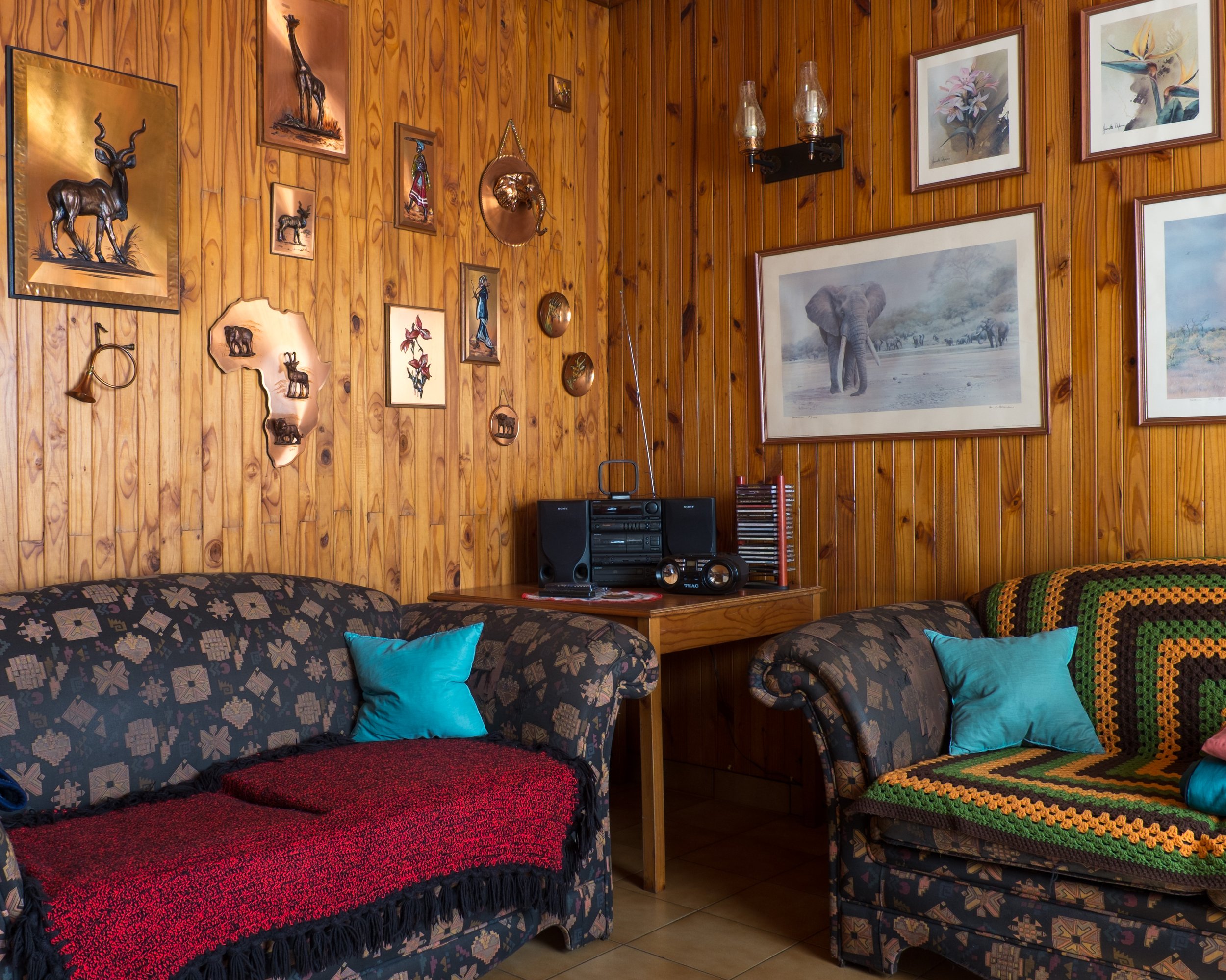18 - Inside Dicky and Jenette's living room..jpg