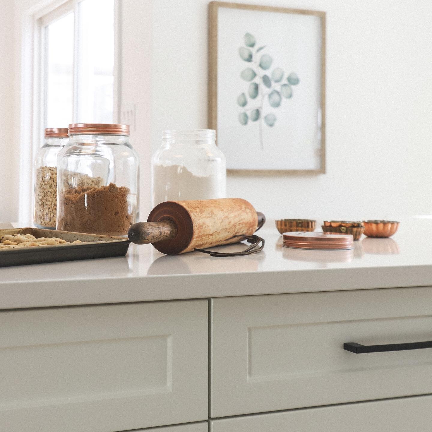 Seems like a good day to bake some pie 🥧
⠀⠀⠀⠀⠀⠀⠀⠀⠀
#weekendvibes #bakeday #thanksgivingweekend #longweekend #saturday #kitchendesign #kitchenstyle #kitchenislands