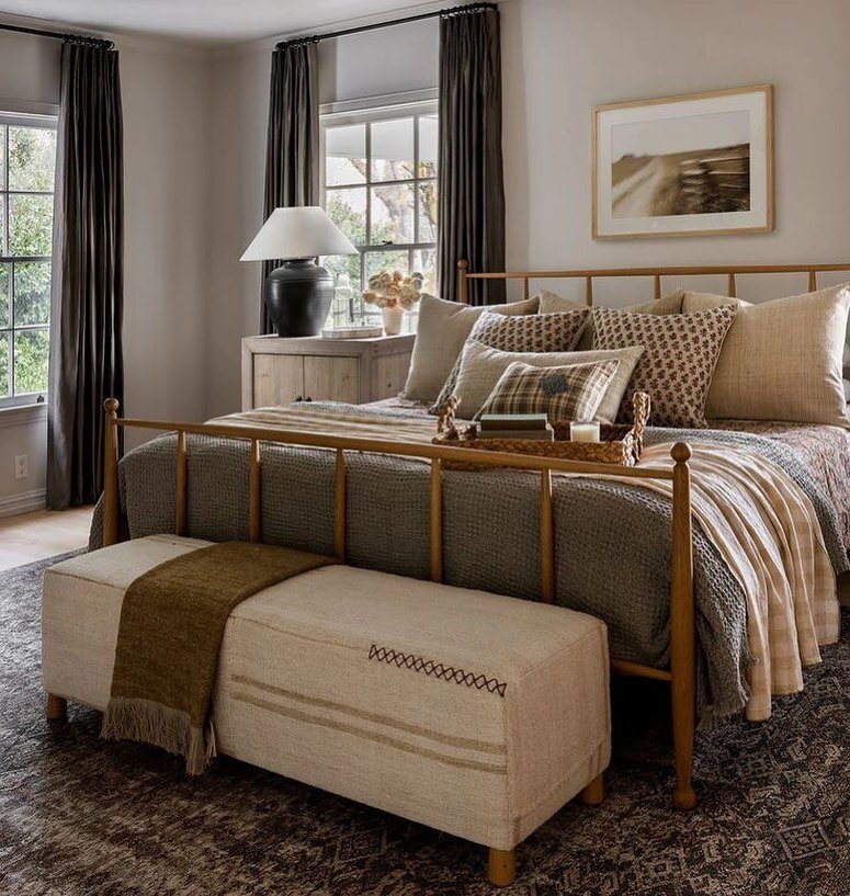 Bedding goals from @amberinteriors. I love the mix of patterns and textures going on here. 
⠀⠀⠀⠀⠀⠀⠀⠀⠀
Adding these accents and building up patterns adds depth and makes a room feel full. 
⠀⠀⠀⠀⠀⠀⠀⠀⠀
#bedroomstyle #sundayvibes #accentpillows #interiord