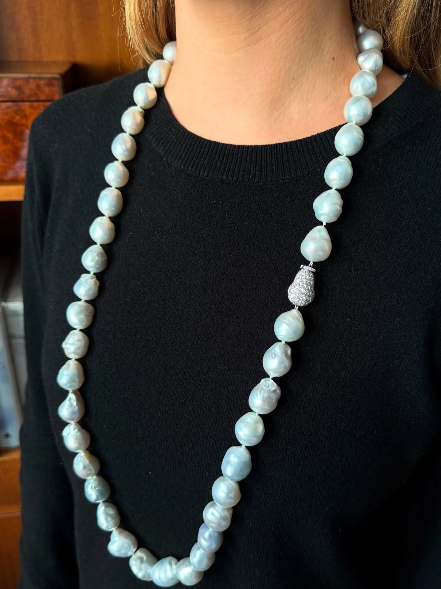 Baroque Pearl Necklace with Platinum and Diamond Clasp
.
.
.
#jewelry #jewellery #jewelrydesign #highjewellery #baroquenecklace #baroquepearls #pearlnecklace