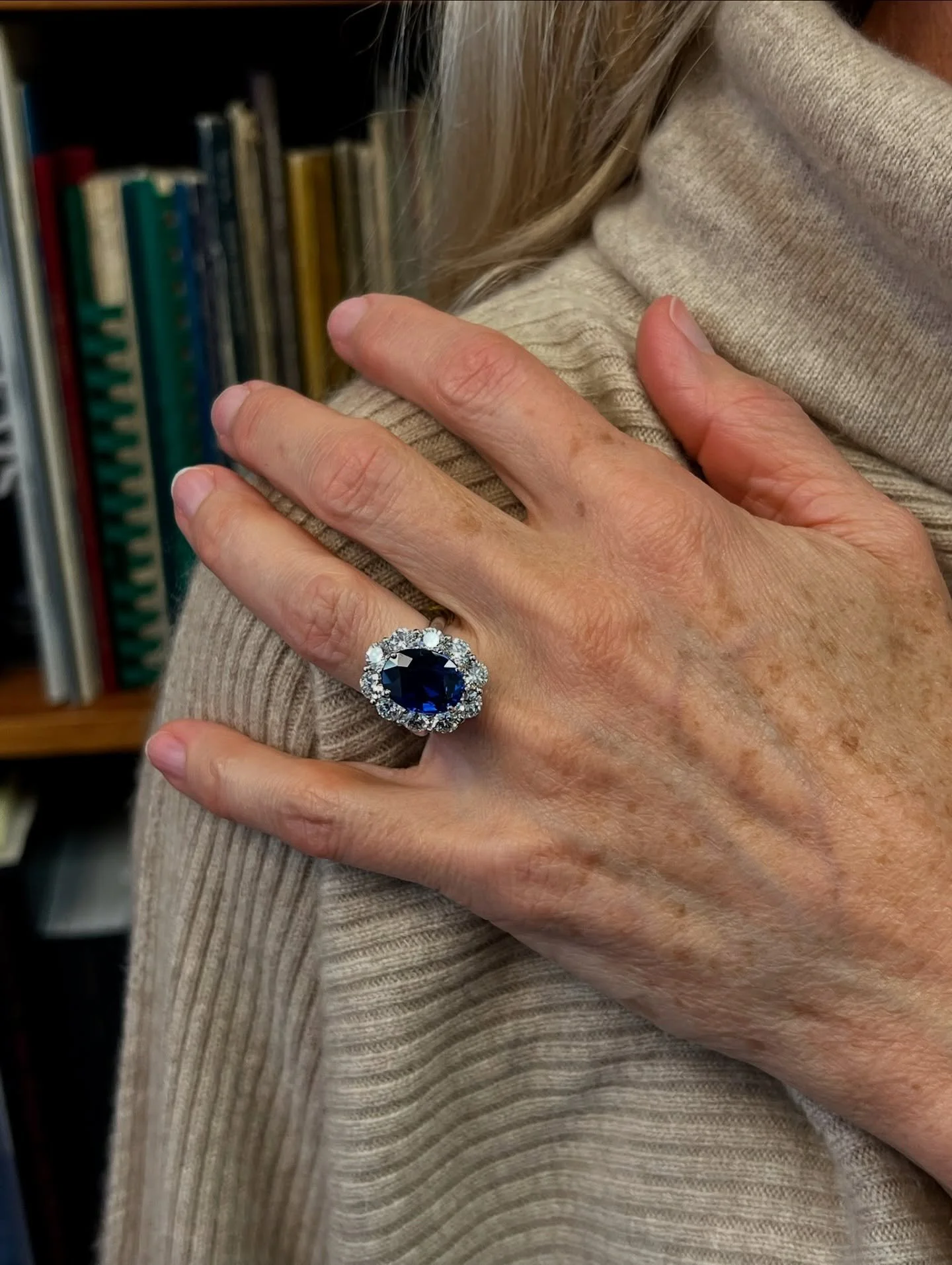 September Birthstone: Sapphire 💙
.
.
.
#jewelry #jewellery #jewelrydesign #luxury #birthstones #sapphirering #sapphirejewelry #birthstonejewelry #sapphirebirthstone