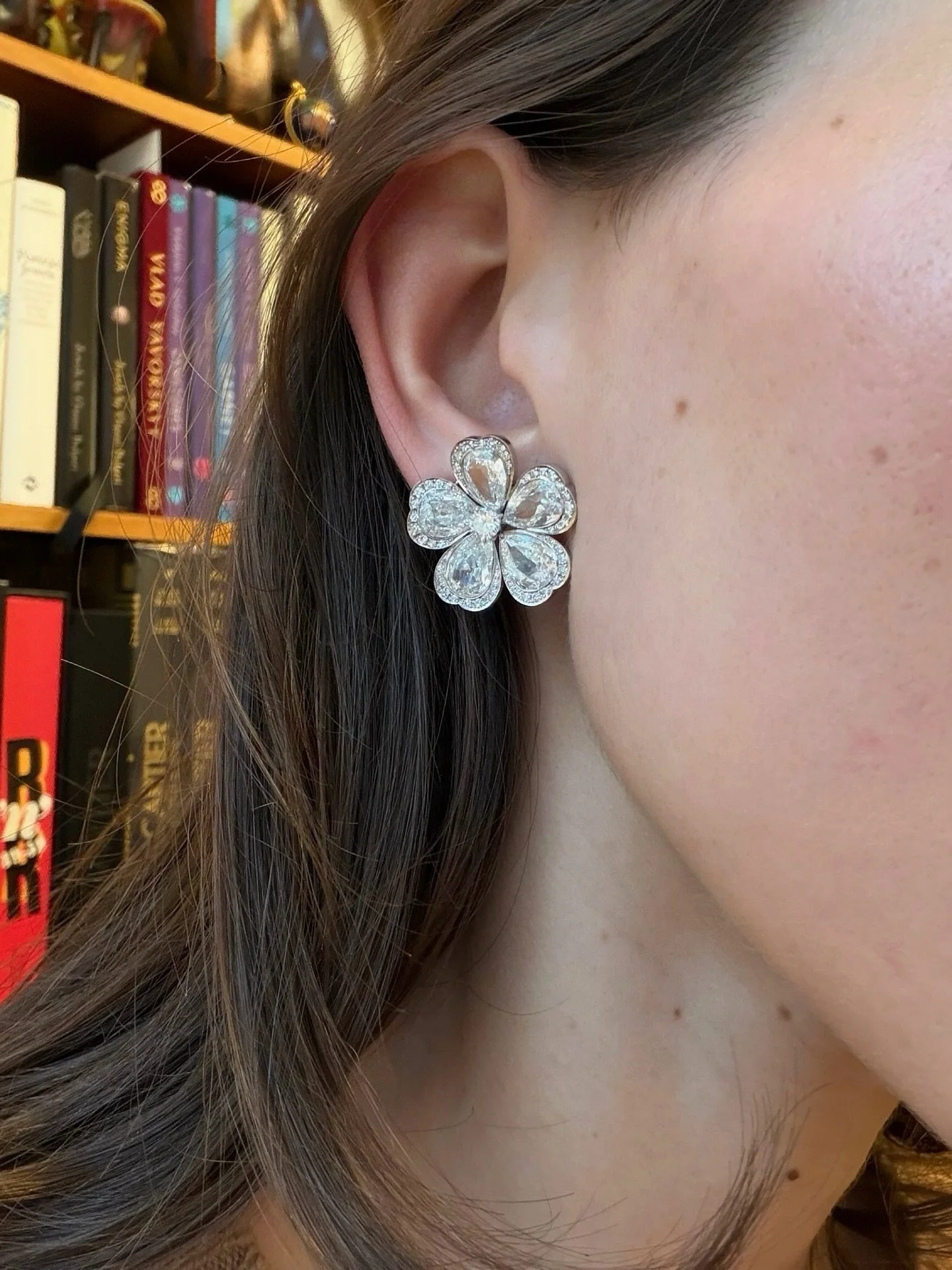 Diamond flower earrings in platinum

#diamondearrings #flowerjewelry #naturaldiamonds #aprilbirthstone #oneofakindjewelry