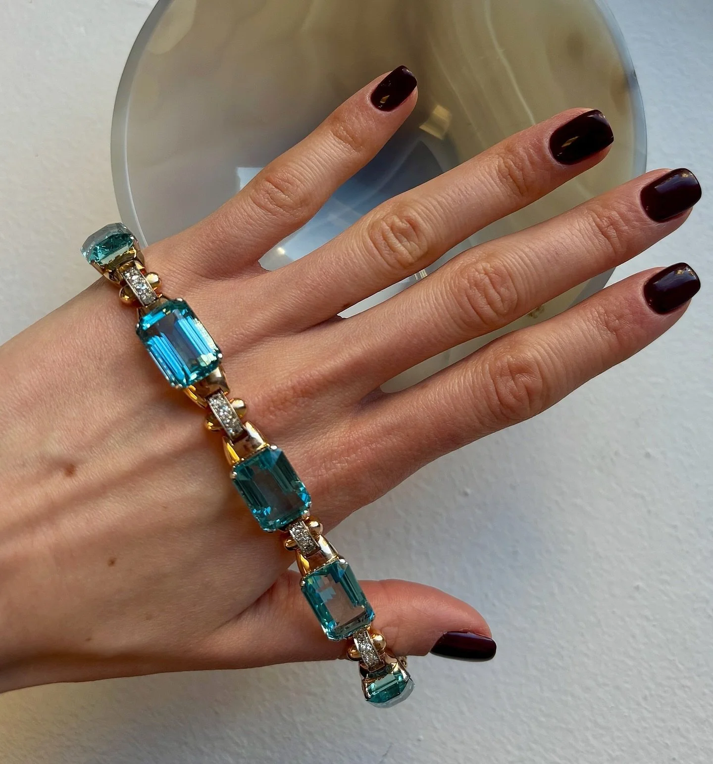 Estate Aquamarine, Diamond and Gold Bracelet 

#aquamarinebracelet #goldbracelet #estatejewelry #oneofakindjewelry #naturaldiamonds