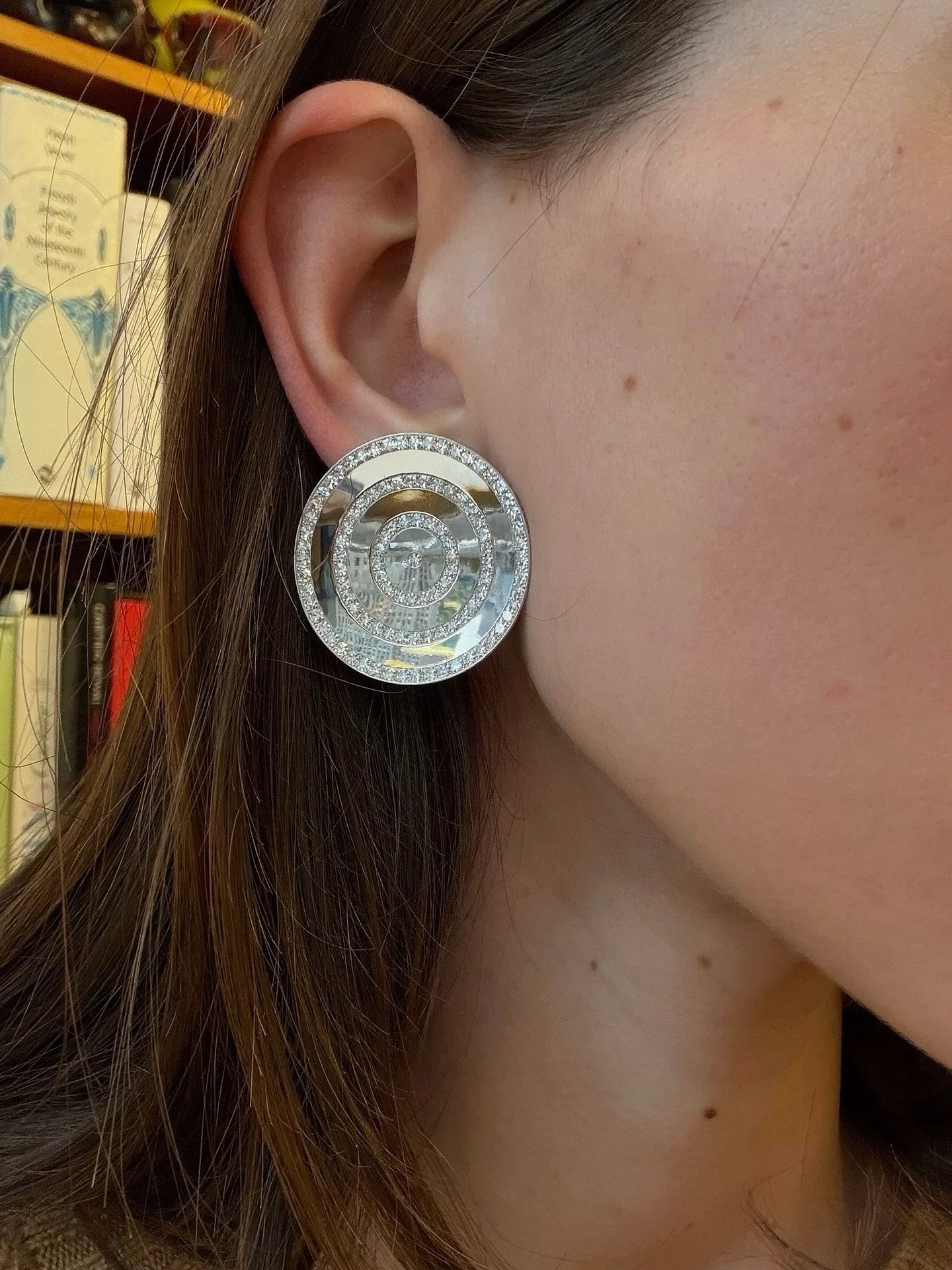 Diamonds and 18k White Gold Earrings

#jewelryobsessed #jewelrylover #diamondearrings #onlynaturaldiamonds #oneofakindjewelry