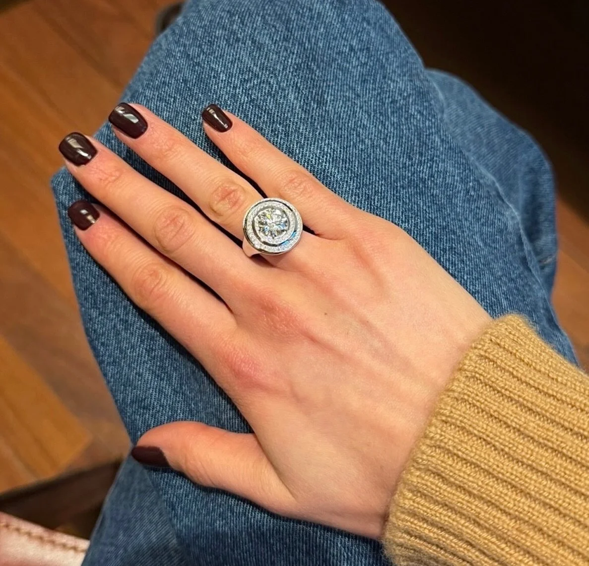 18k White Gold and Diamond Ring

#diamondrings #ringinspo #onlynaturaldiamonds #jewelryobsessed #engagementringinspo