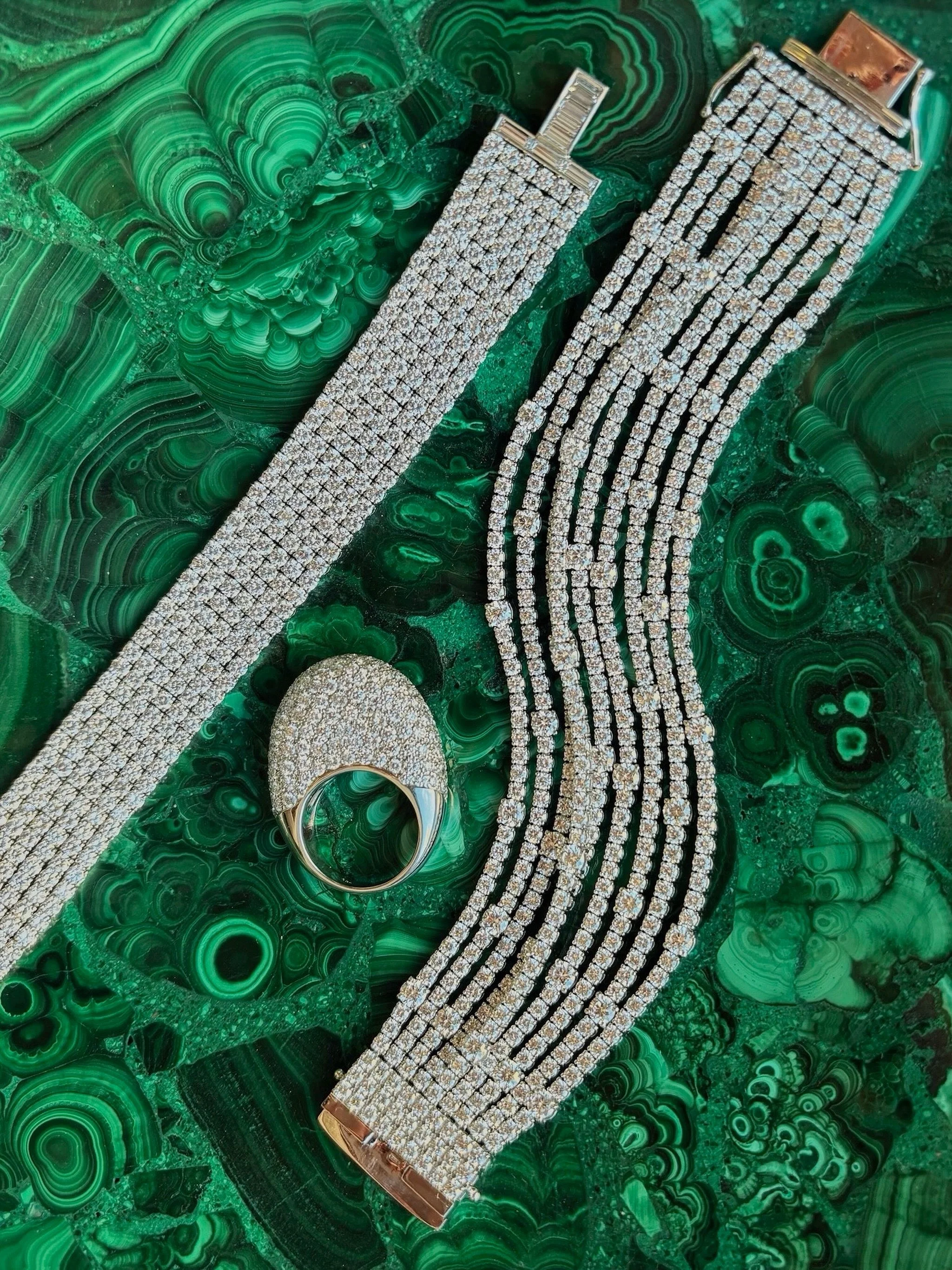 🤍💚

#diamondjewelry #diamondrings #onlynaturaldiamonds #diamondbracelet #jewelryobsessed