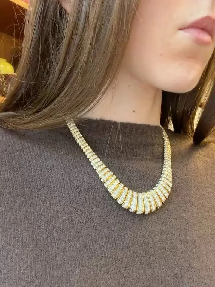 Estate 18k Yellow Gold and Diamond Necklace

#estatejewelry #diamondnecklaces #goldjewelry #jewelryobsessed #oneofakindjewelry