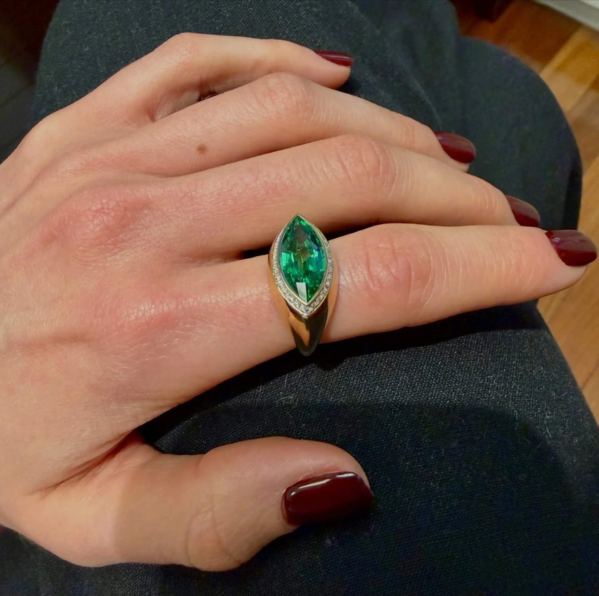 18k Yellow Gold, Tsavorite and Diamond Ring

#tsavoritegarnet #tsavorite #garnetjewelry #ringsofinstagram #jewelryobsessed