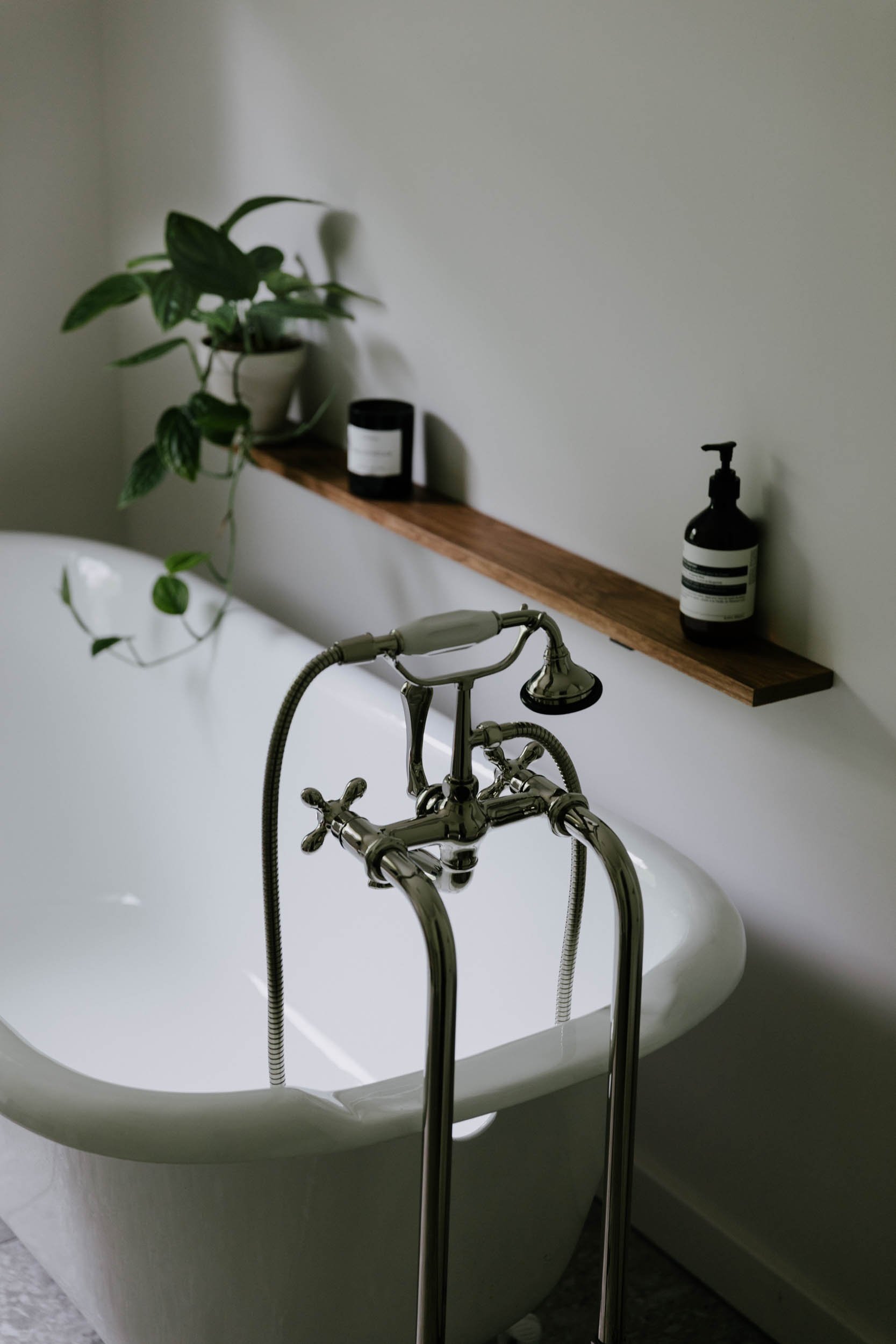UPSTAIRS BATH-6-Edit.jpg