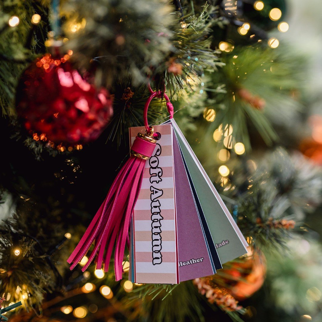 COLOUR ANALYSIS STOCKING FILLERS

When I designed these adorable tassel palettes, I hadn&rsquo;t realized just how perfect they&rsquo;d look hanging on a Christmas tree! 🎄 Whether you want one for your handbag or as a unique Colour Analysis stocking