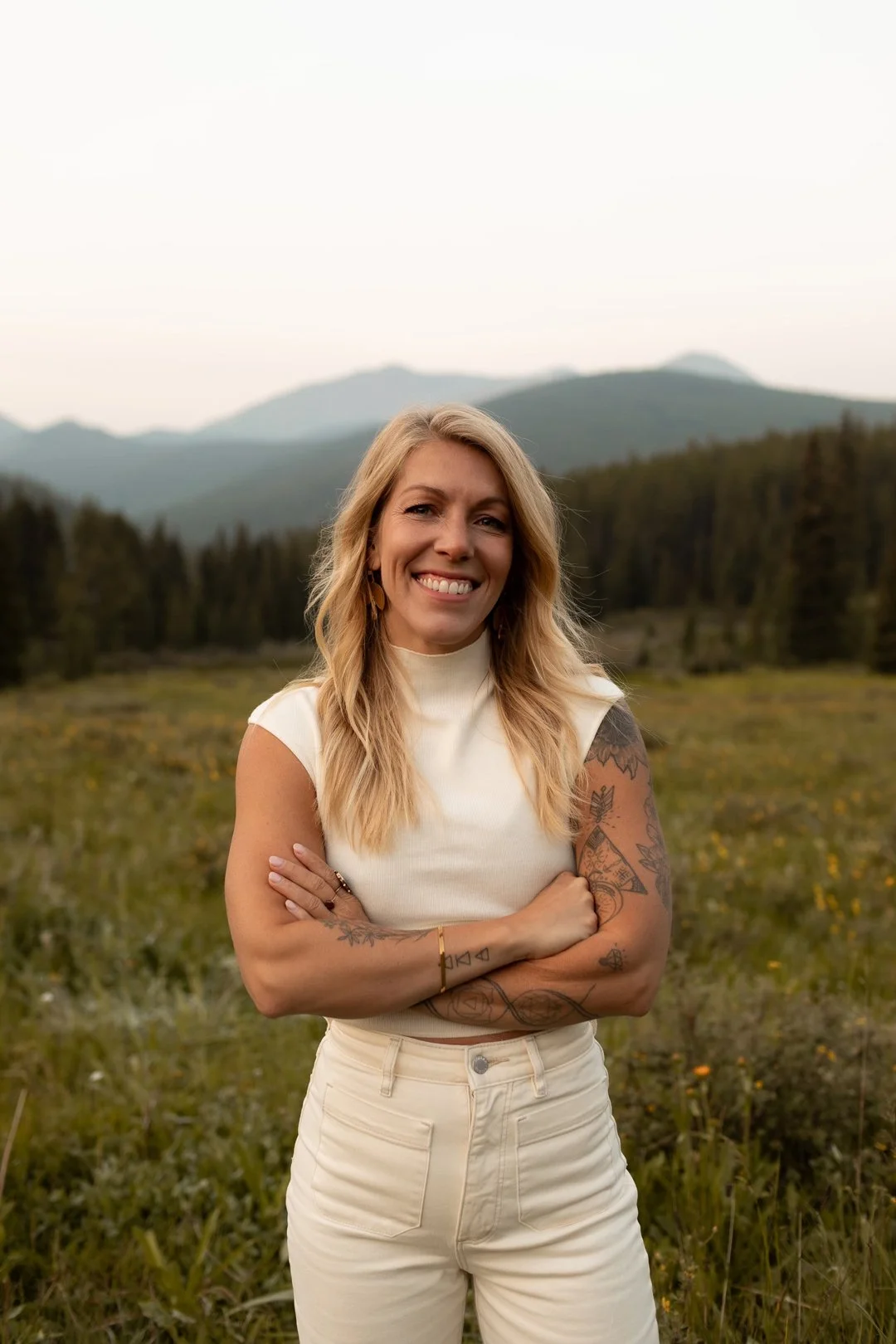 Sarah in nature in front of mountains.