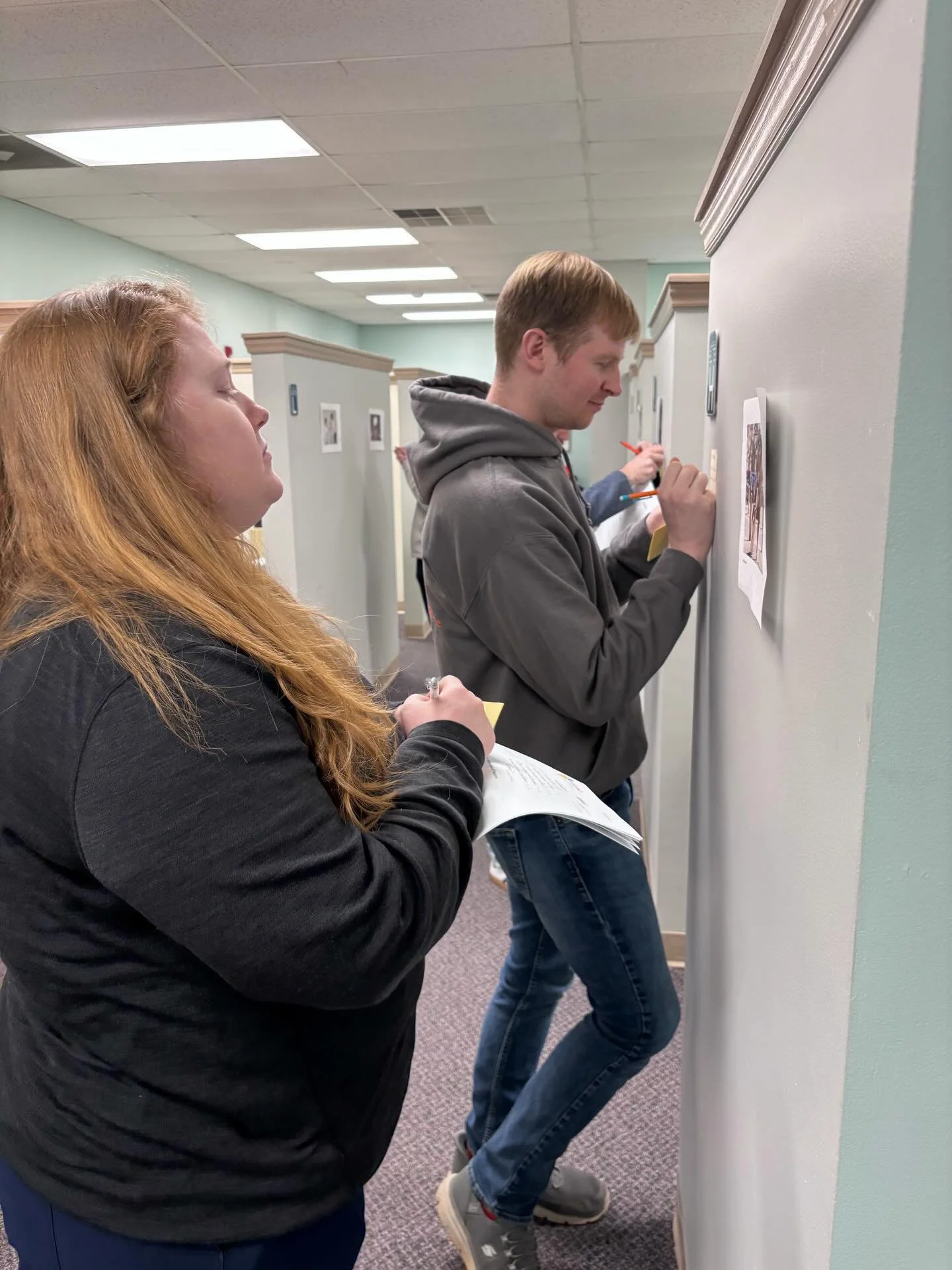 Gallery walks in our hallway are a common sight at the Center but it ceases to amaze us just how much language our students can generate with a few simple photos. Muy bien hecho, espa&ntilde;ol nivel 3!