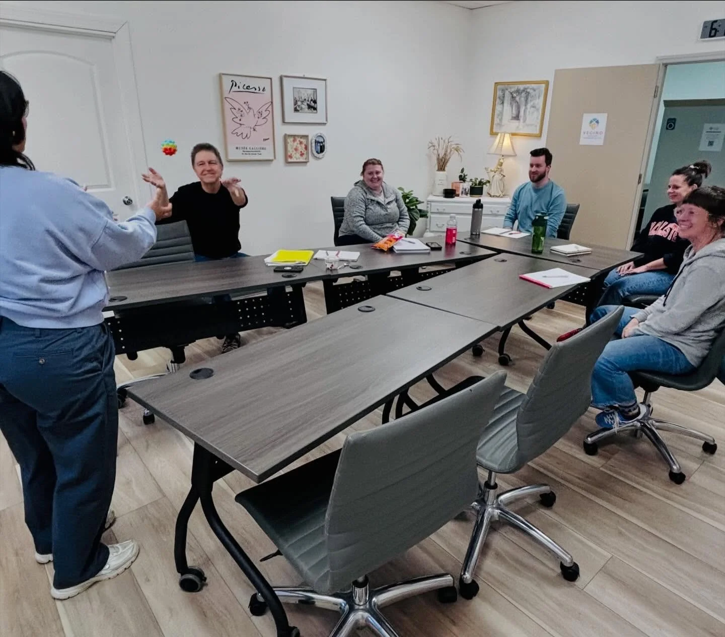 Night 1 of class is always so much fun! Welcome back, Level 4! 

Plus, listen to this microtonal math rock by the Quebecois @anginedepoitrine &mdash; yes, language centers can have good music taste, too! Scroll through our posts to listen to all of t