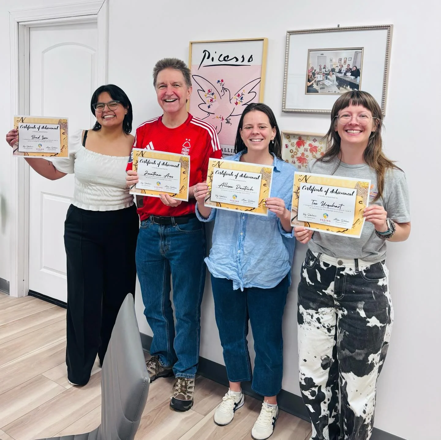 Round of applause 👏🏽 for our newly minted Spanish Level 4 graduates!