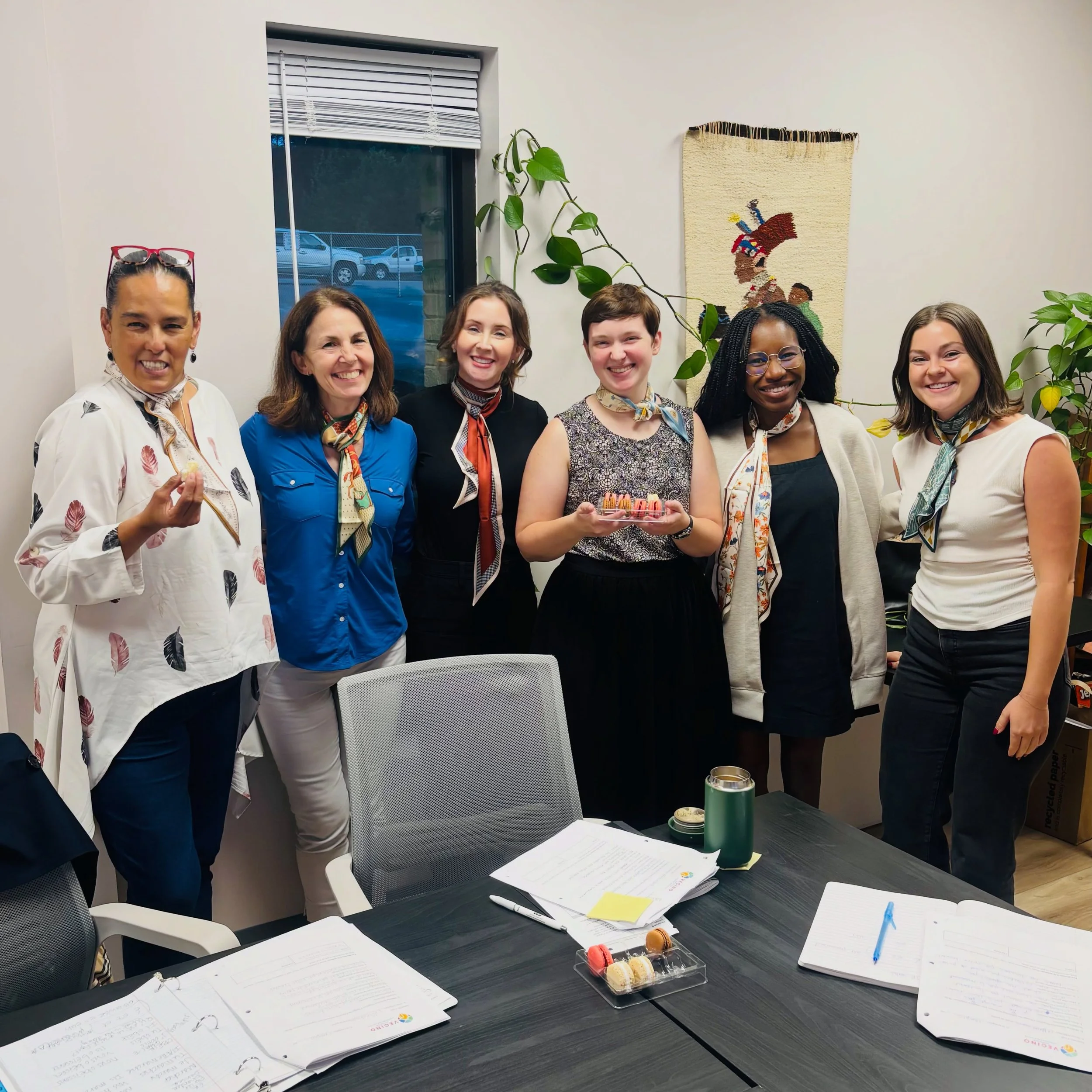 Are these French students the best or are they the best? This absolutely fabulous group of French Level 1ers are well on their way to conversational fluency and their camaraderie is unmatched. Cheers with macrons! Merci, Pam!🥂🇫🇷