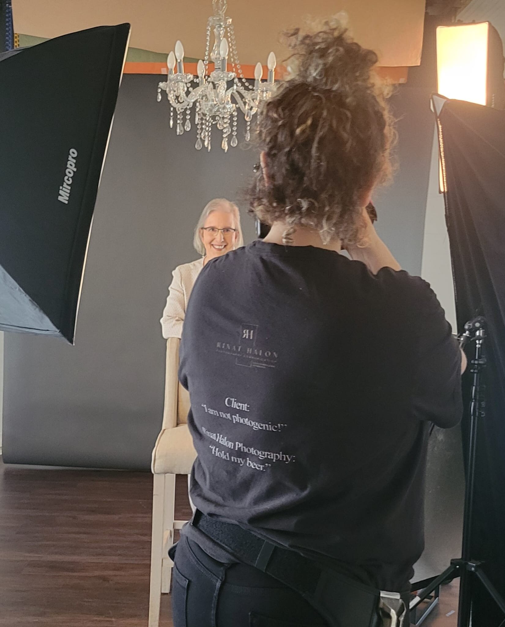 Great headshot mini day this Friday 📸💗📸💗📸💗
We were so busy we forgot to take behind the scene pics, except this lovely one of Marilyn Singer smiling like a pro 🥰
Isn't she lovely? Wait till you see her new headshots! 🤯
Shabbat Shalom world! ?