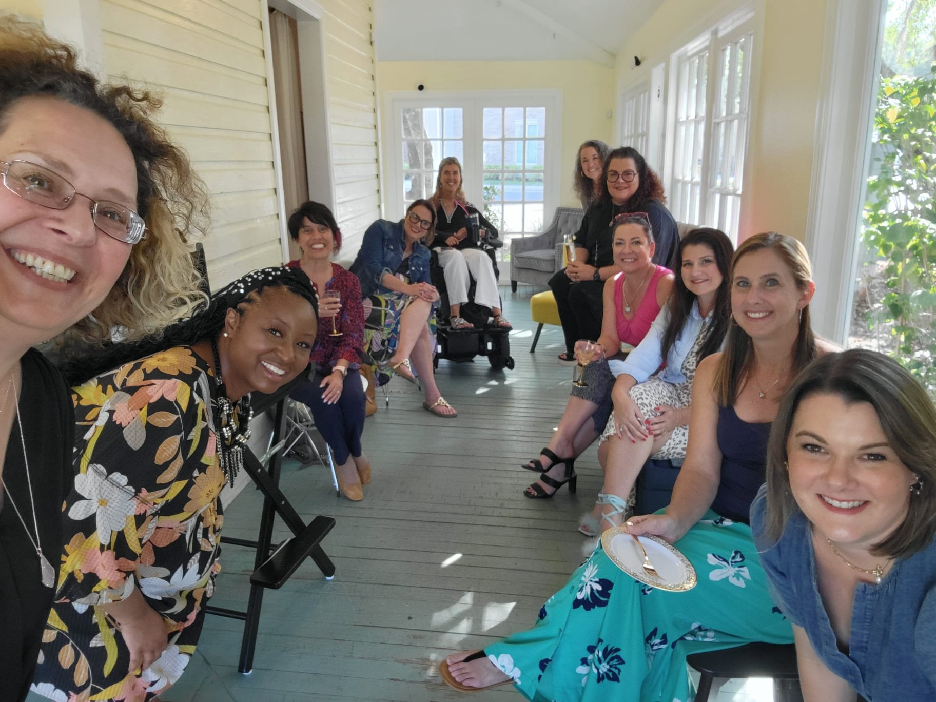 After all the hard work, the A Pair to Remember Orlando committee is closing up the year with a Happy Hour at my studio. 
I am so proud to be on this committee alongside these powerful, smart business women and oh so fun ladies - can't wait for next 