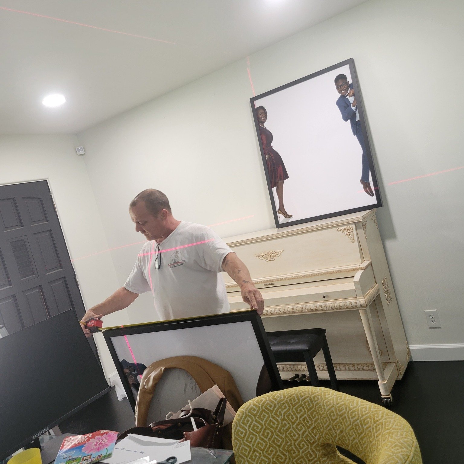 Another installation of The 'Rinat' - our studios one of a kind transitional family portraits - is successfully complete 
📸👉🖼️😍🖼️😍
Keep on dancing Regine and Elyh 💃🕺💃🕺
LOVE your new family portrait 🩷
