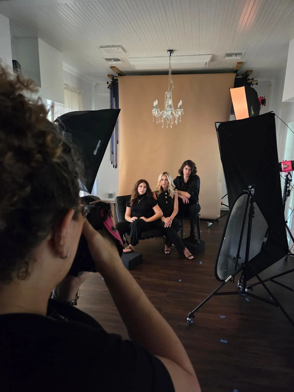 Behind the scenes at Rinat Halon Photography: Erin first came to us for her professional headshots, and now she&rsquo;s back &mdash; this time with her kids for a family portrait session. With her son heading off to college soon, we&rsquo;re so glad 