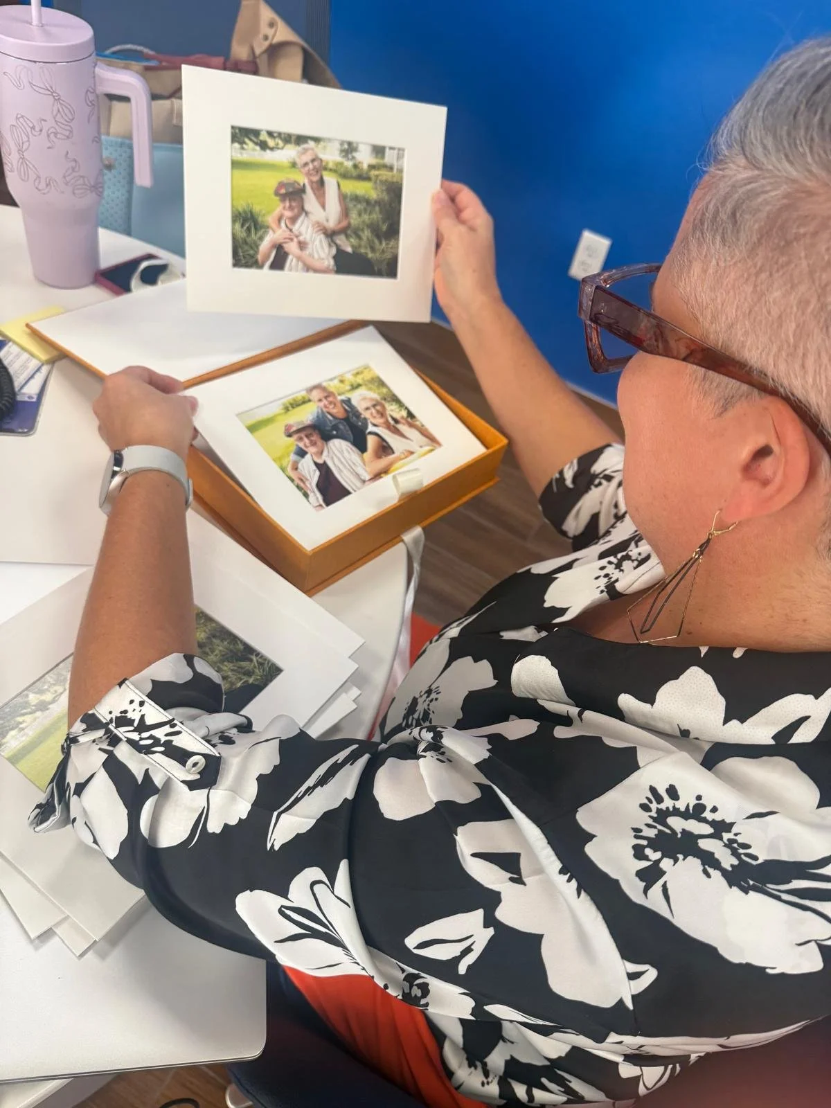 ✨ Just dropped off Maia&rsquo;s gorgeous family prints! 🖼💖

There is truly nothing like printed portraits 📸 and there is truly nothing like family portraits 👨&zwj;👩&zwj;👧&zwj;👦❤️.

This is the time to reach out to us and book your family portr