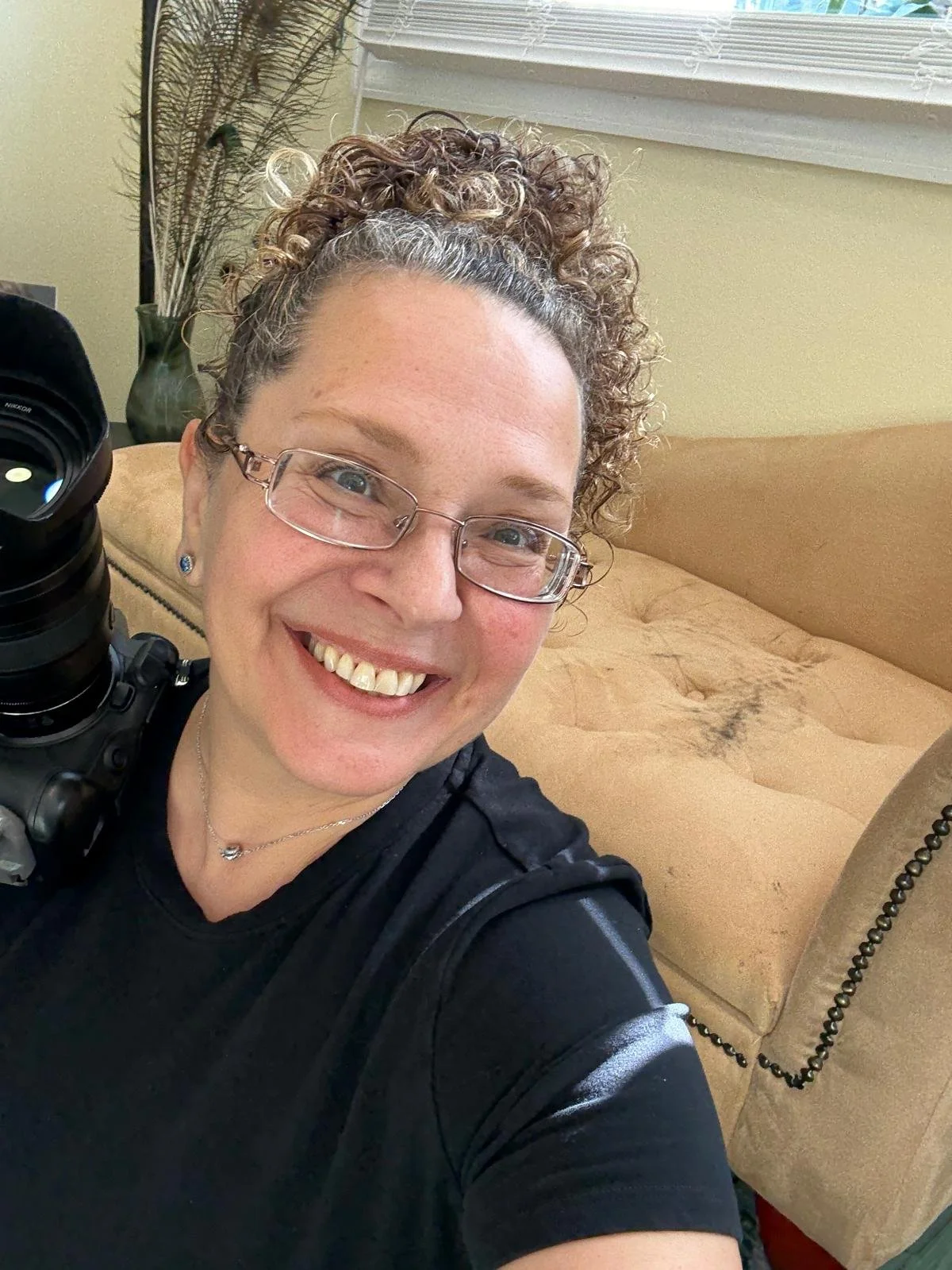 We had SO MUCH FUN 🎉 in the studio today creating beautiful images 📸 for some beautiful ladies. ❤️I loved using some of the new shoot spaces I created in the studio for their portraits - My studio is SO versatile! ❤️ #lovemyjob