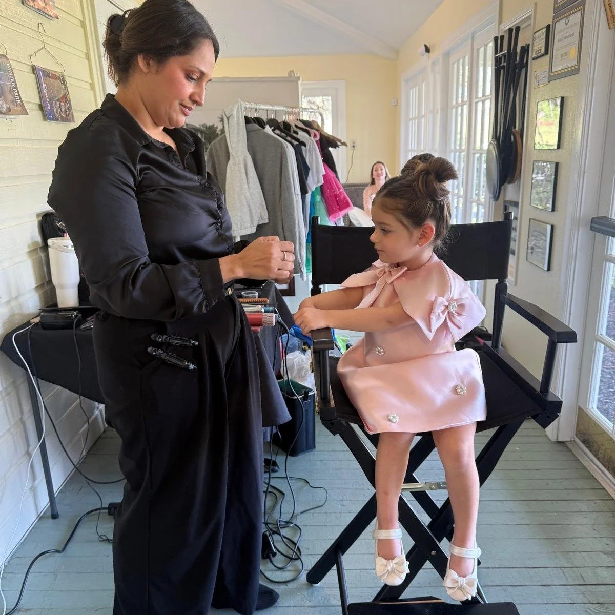 Beautiful portraits for this beautiful family on this beautiful Friday. 
With the cutest three-year-old ever!
We had so much fun, we totally forgot to take behind the scenes today 😉 so this is all we have. I cannot wait to see the actual portraits! 