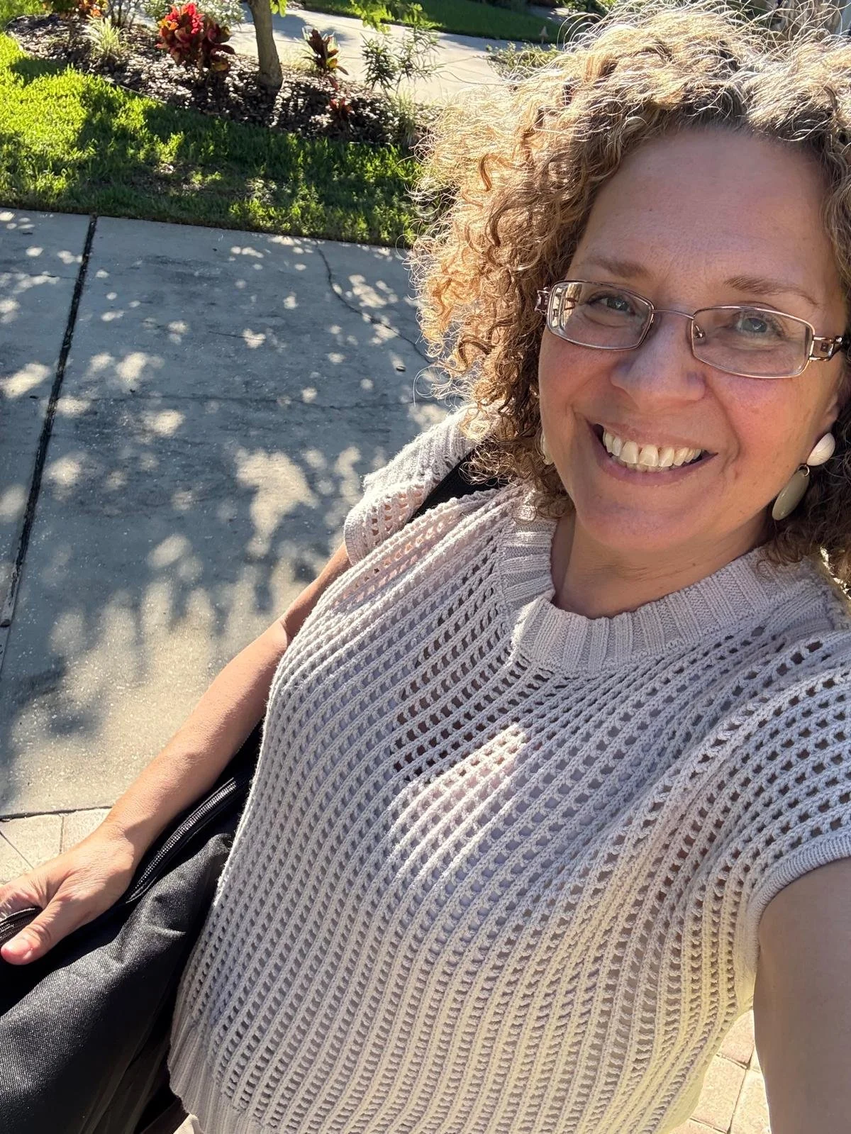 ❤️What can be better to end the week then with lifelong clients turned wonderful friends,😍 White House, worthy champagne, and a beautiful wall art!🖼
❤️This couple are beautiful people inside and out, and I absolutely love that they now have this st